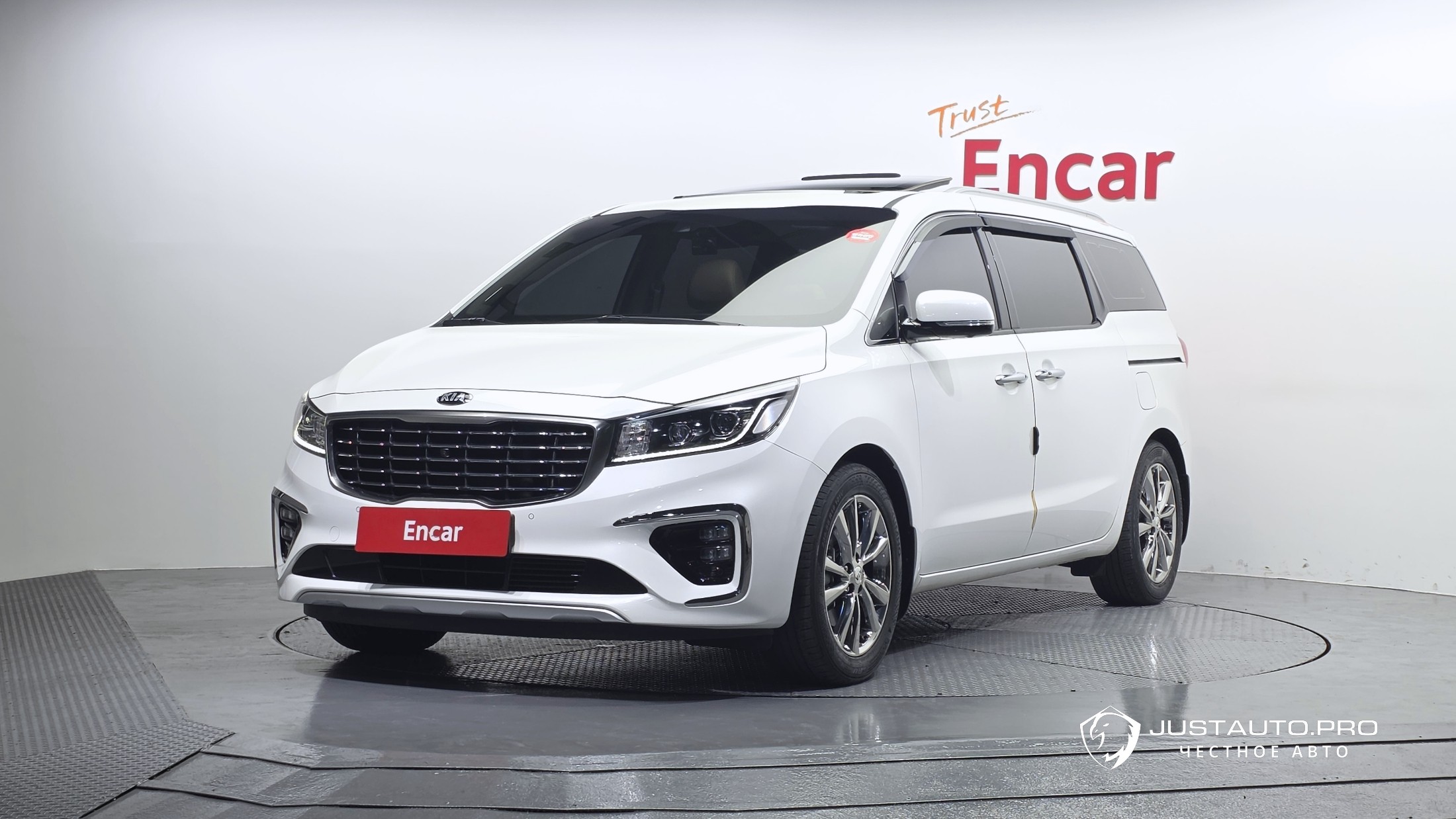 Автомобиль Kia Canival