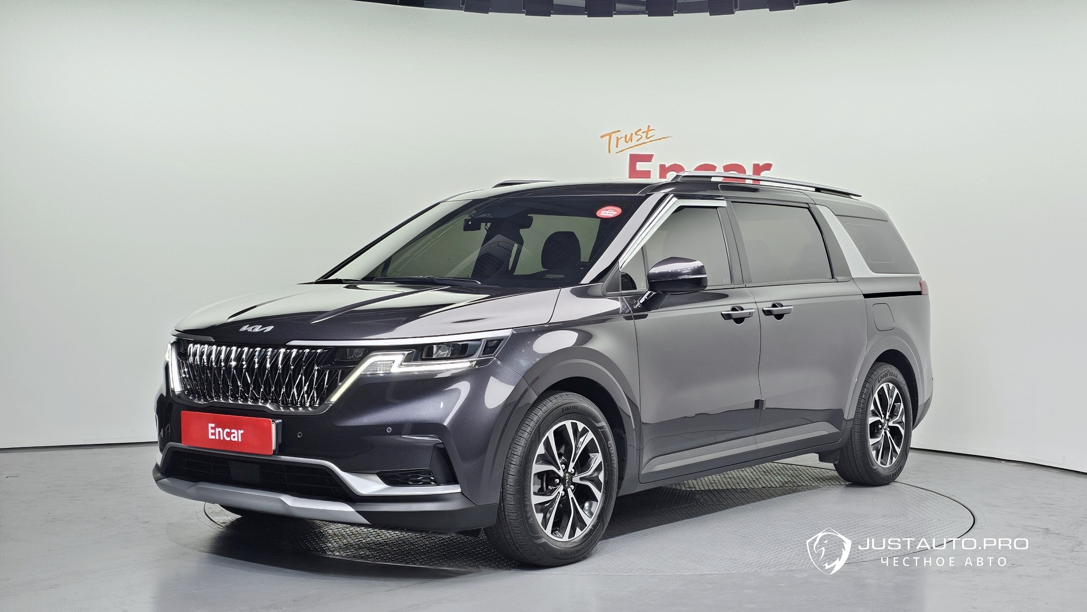 Автомобиль Kia Canival