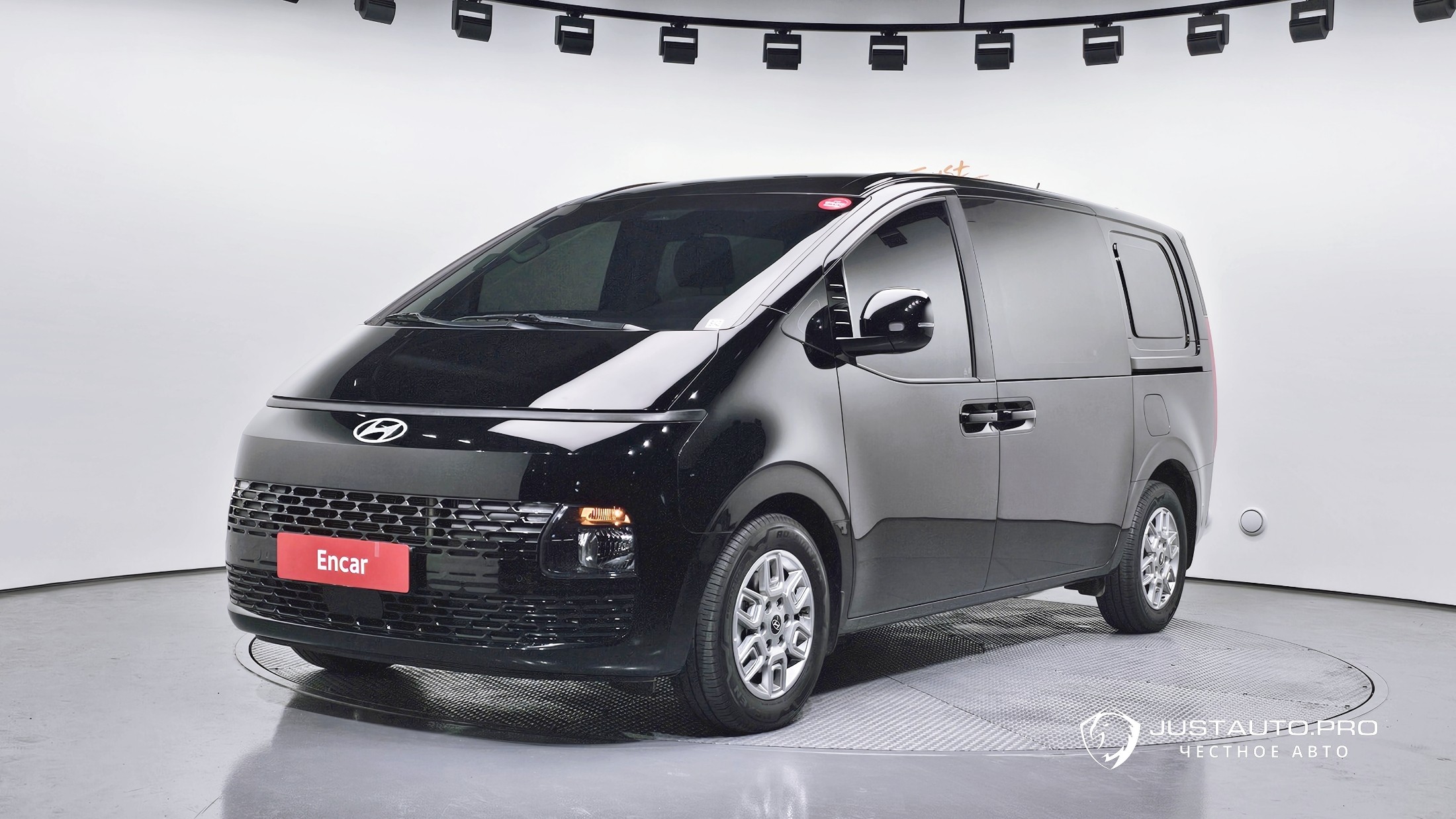 Автомобиль Hyundai Staria