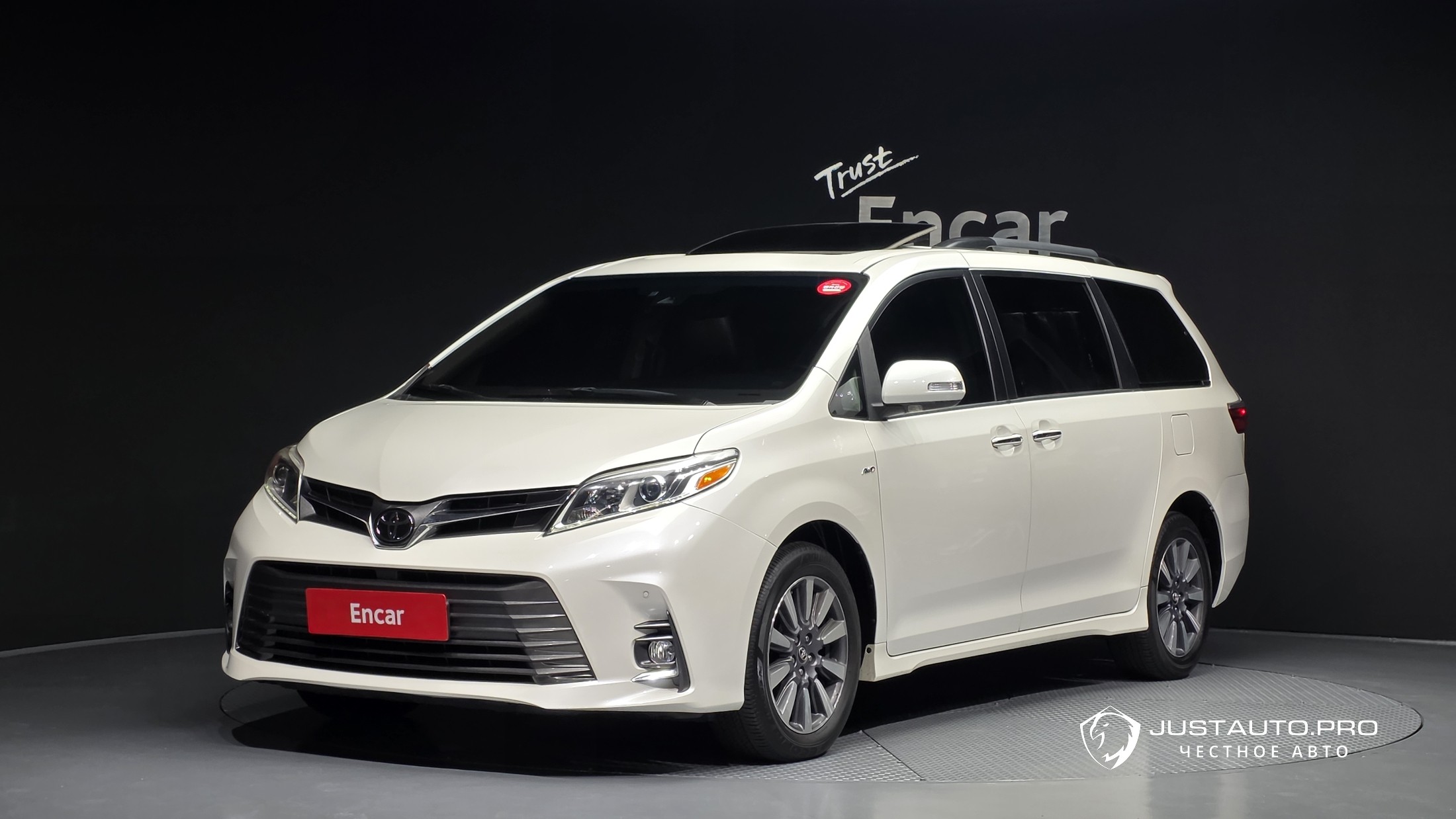 Автомобиль Toyota Sienna