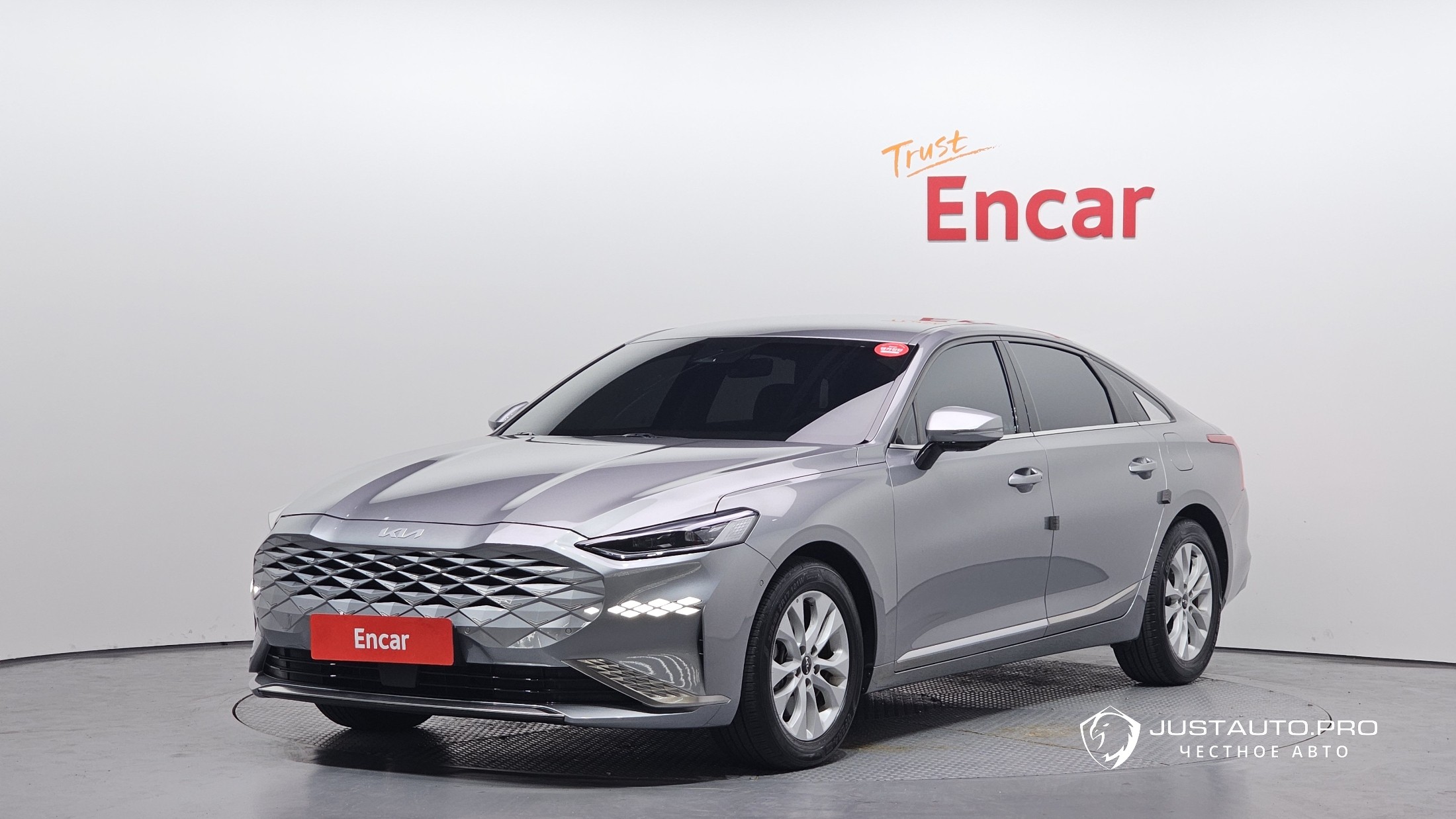 Автомобиль Kia K8