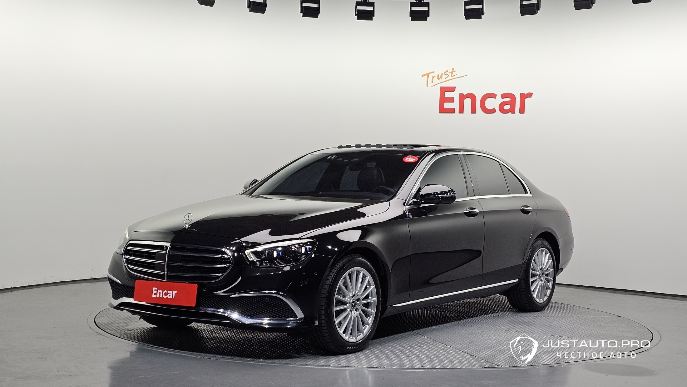 Автомобиль Mercedes-Benz E-Class