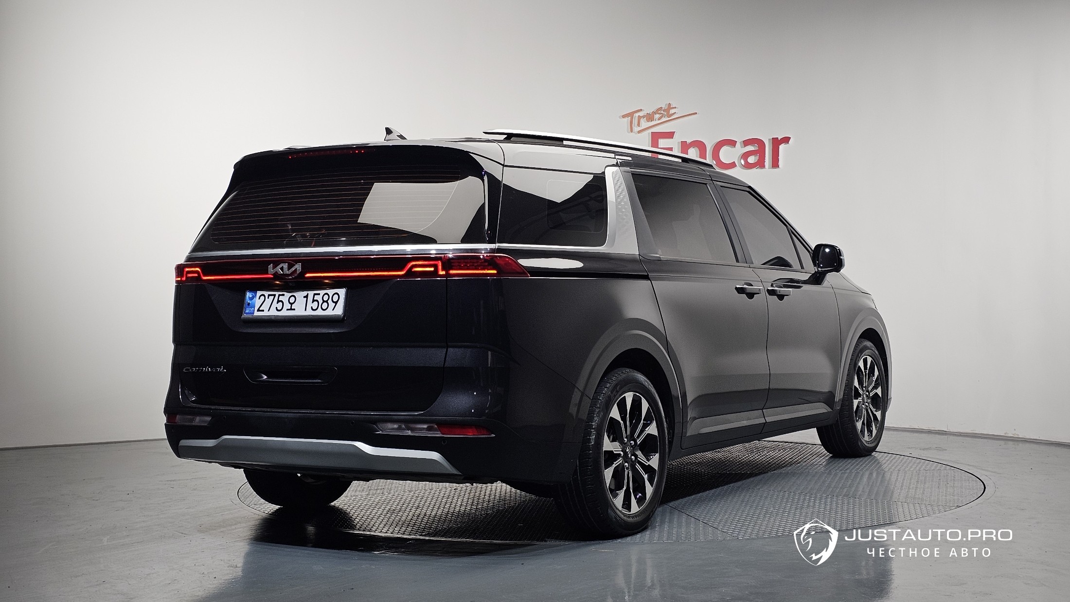 Автомобиль Kia Canival