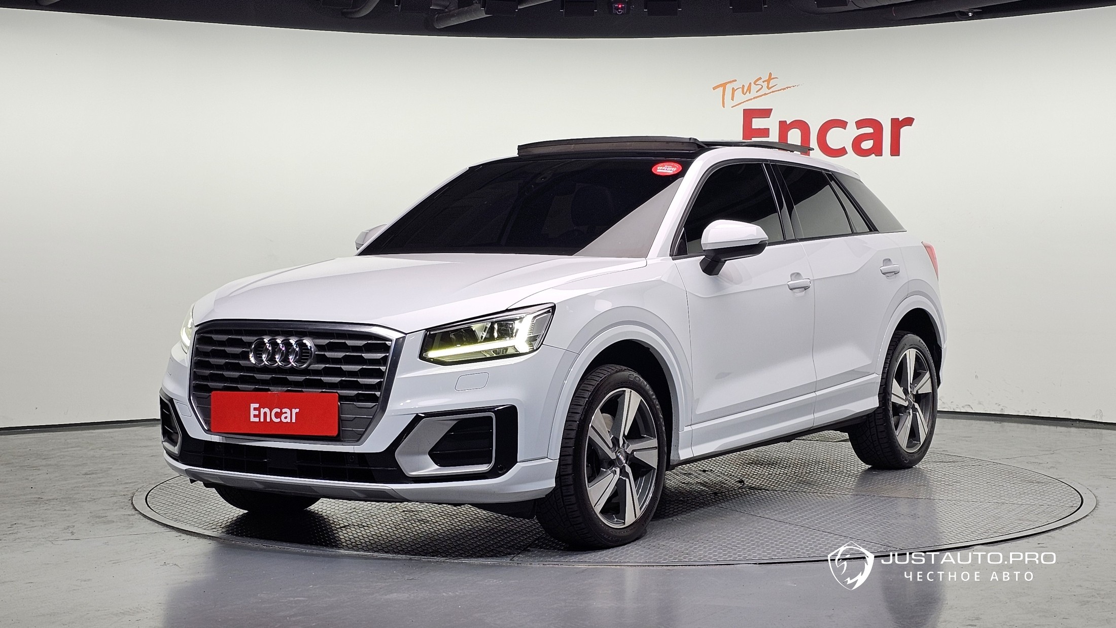 Автомобиль Audi Q2
