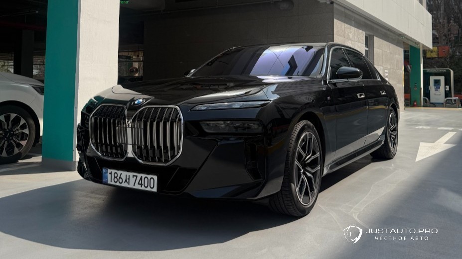 Автомобиль BMW 7-Series