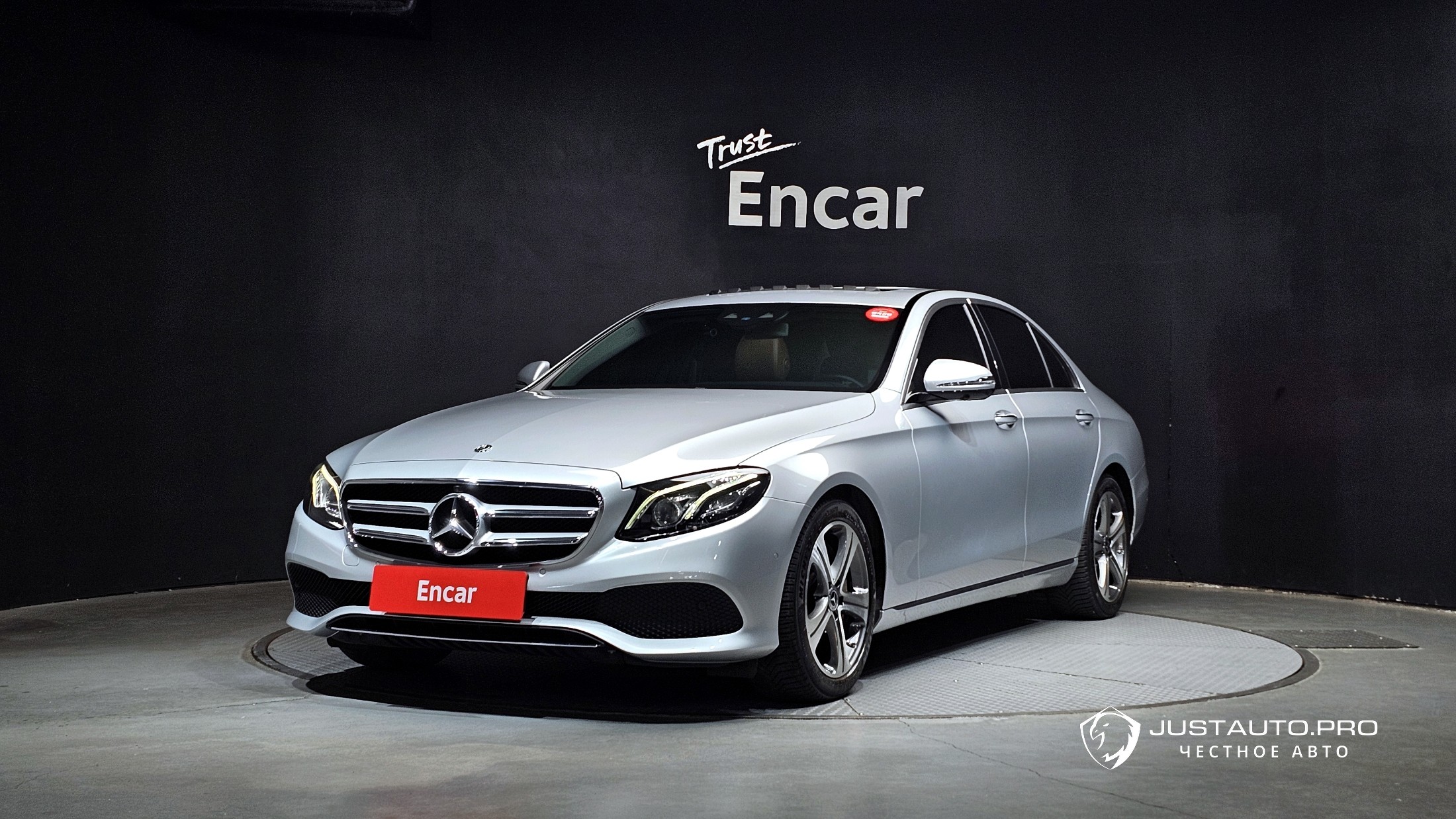 Автомобиль Mercedes-Benz E-Class