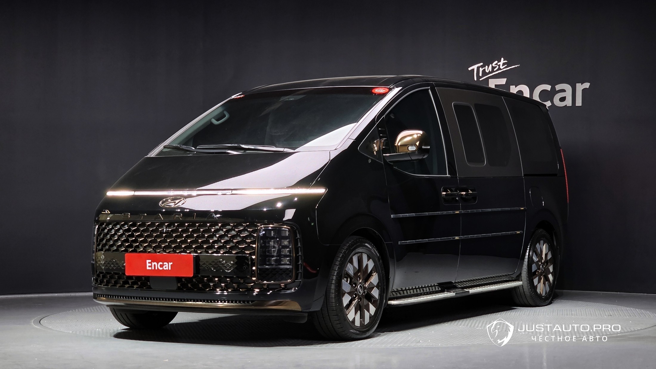 Автомобиль Hyundai Staria