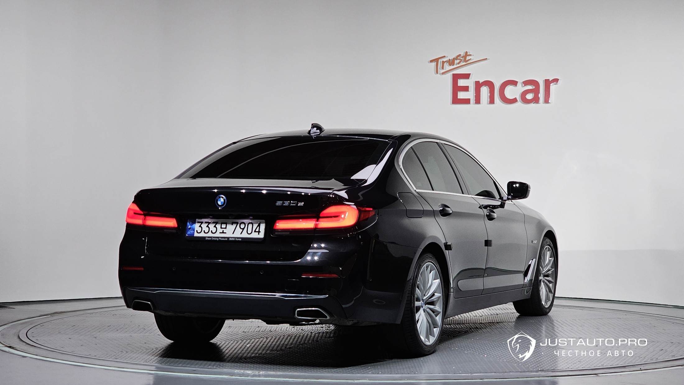 Автомобиль BMW 5-Series