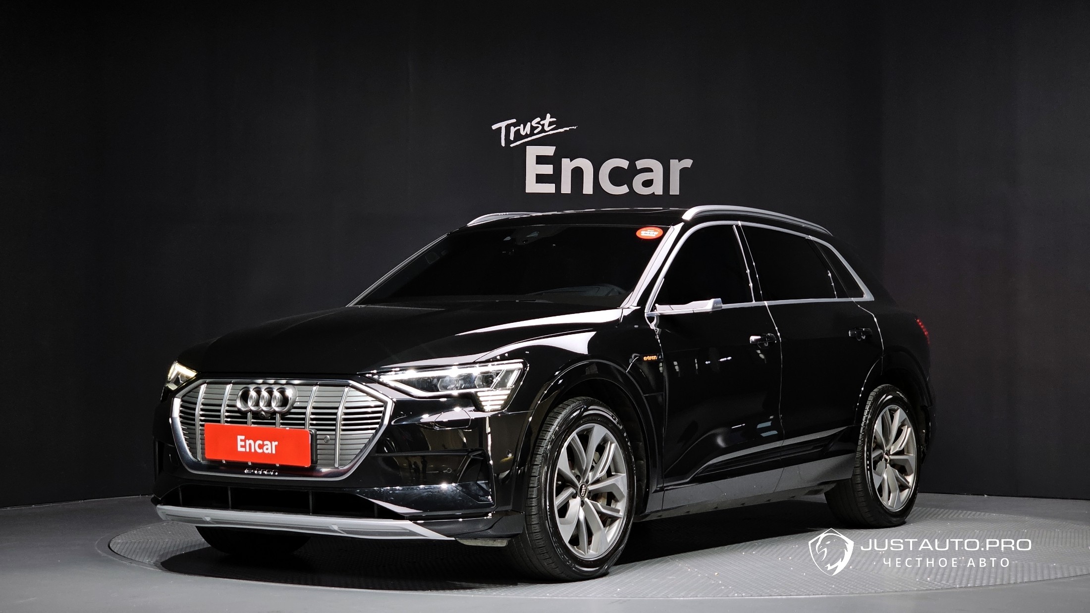 Автомобиль Audi e-tron