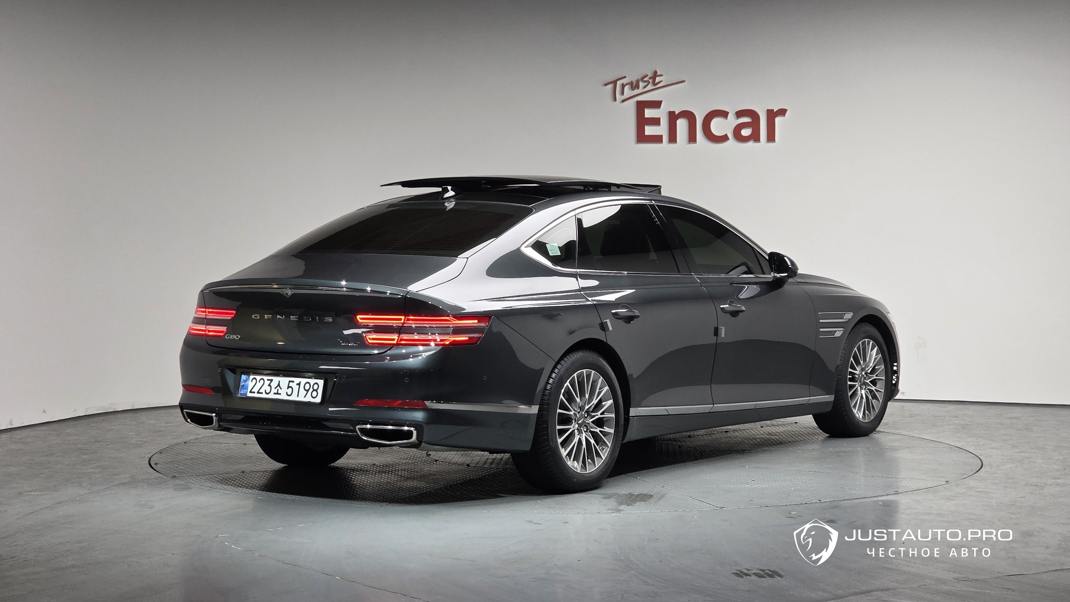 Автомобиль Genesis G80