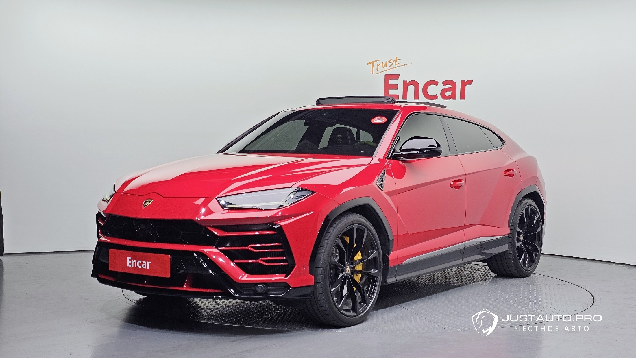 Автомобиль Lamborghini Urus