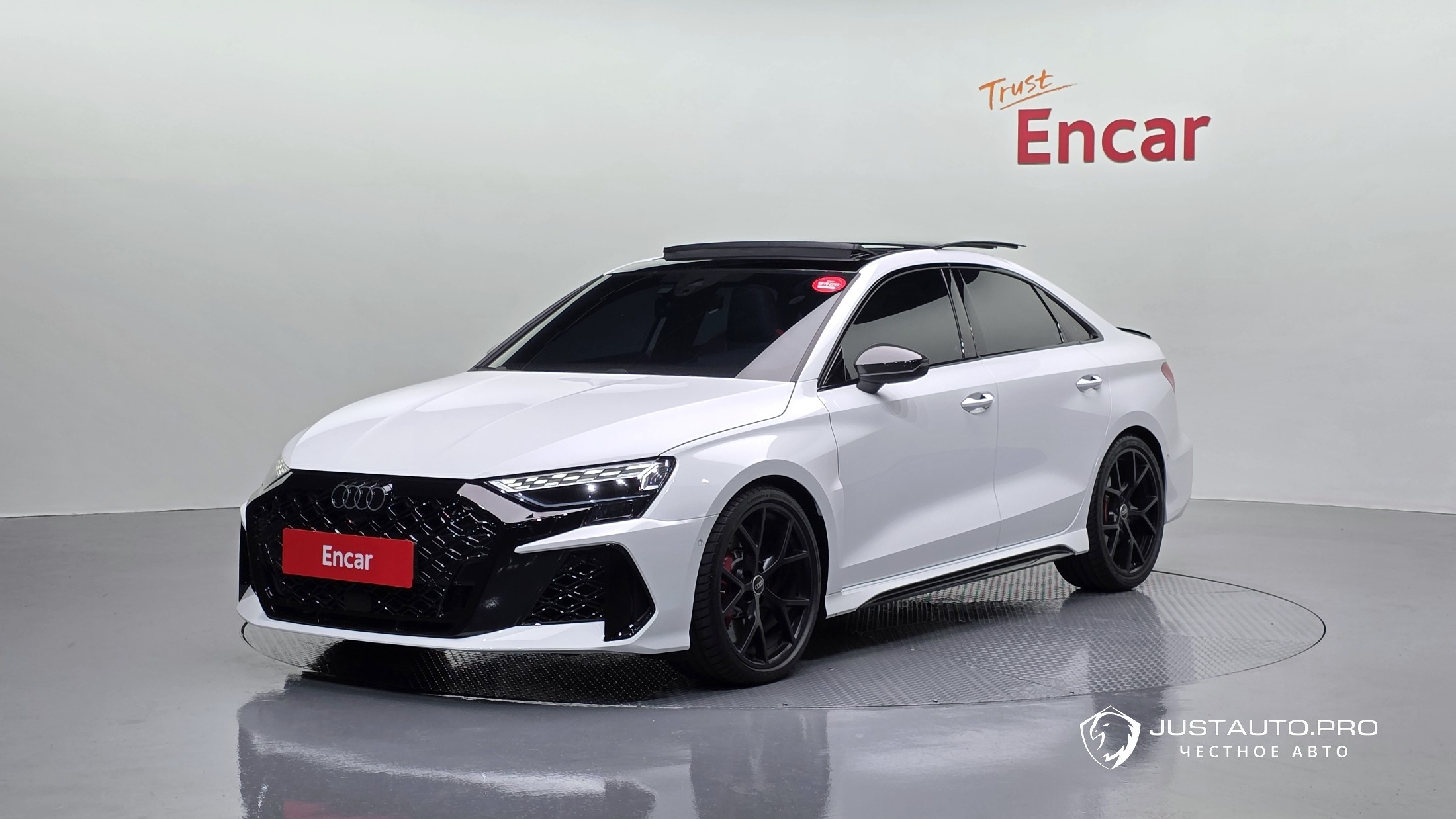 Автомобиль Audi RS3