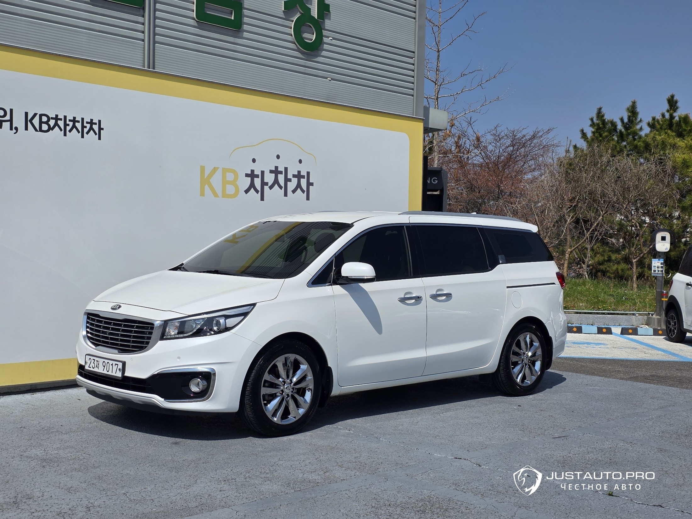 Автомобиль Kia Canival