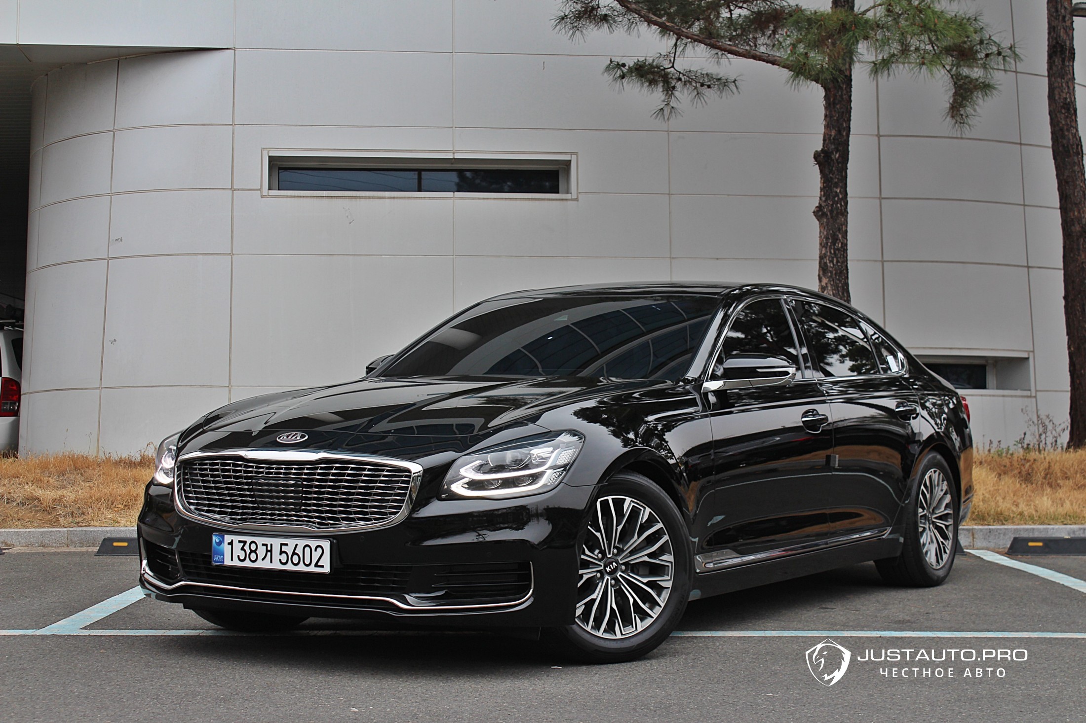 Автомобиль Kia K9