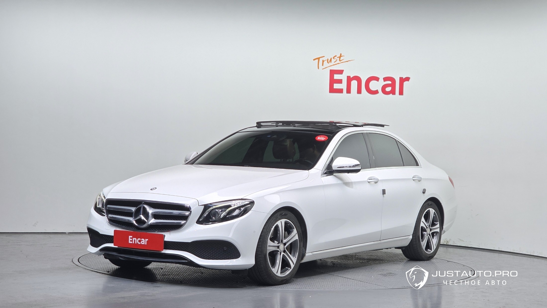 Автомобиль Mercedes-Benz E-Class