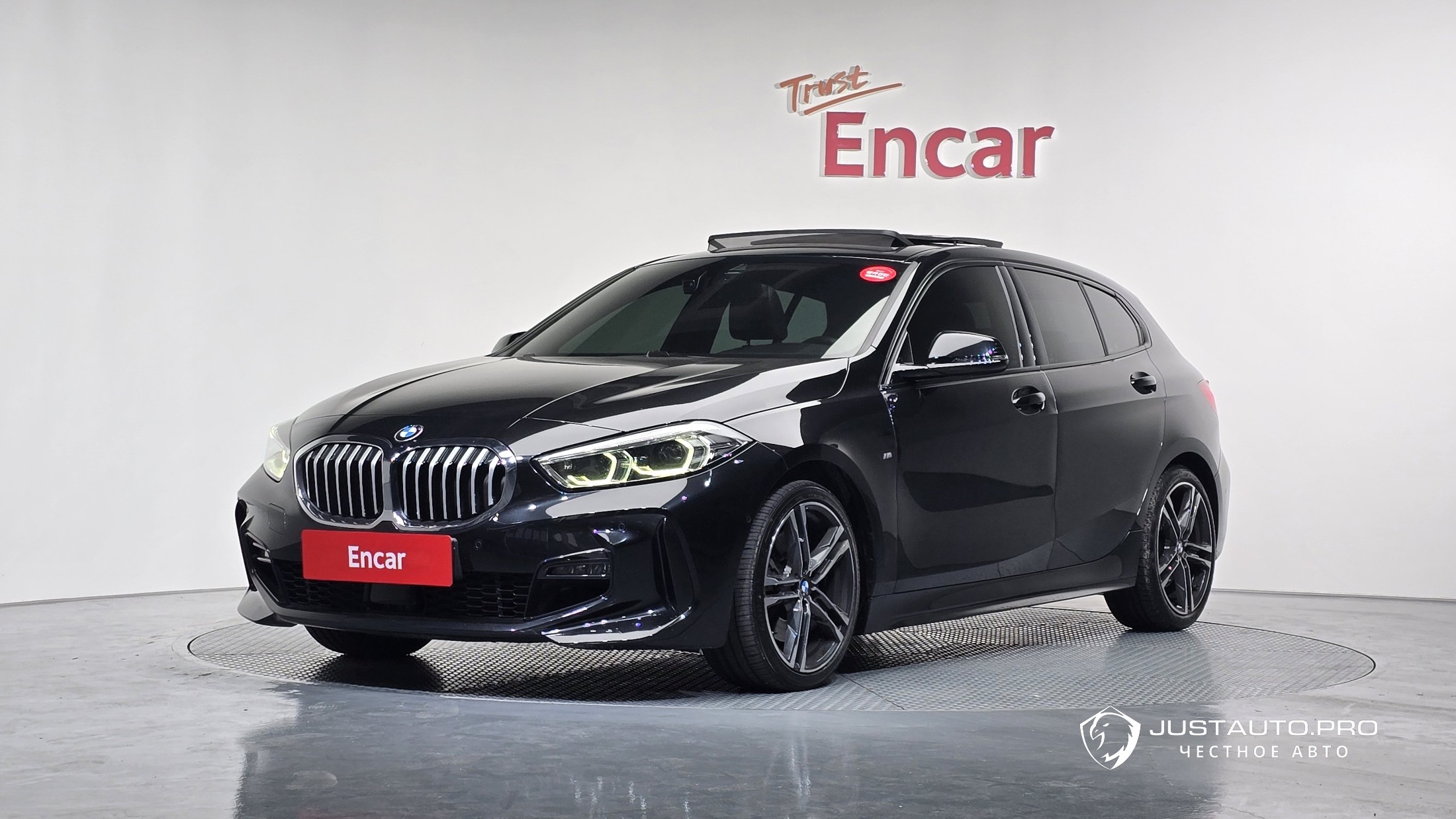 Автомобиль BMW 1-Series