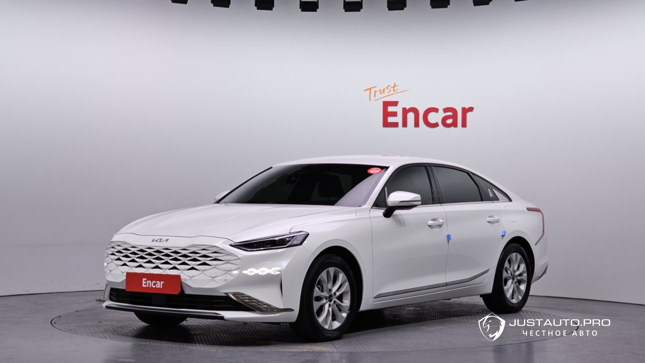Автомобиль Kia K8