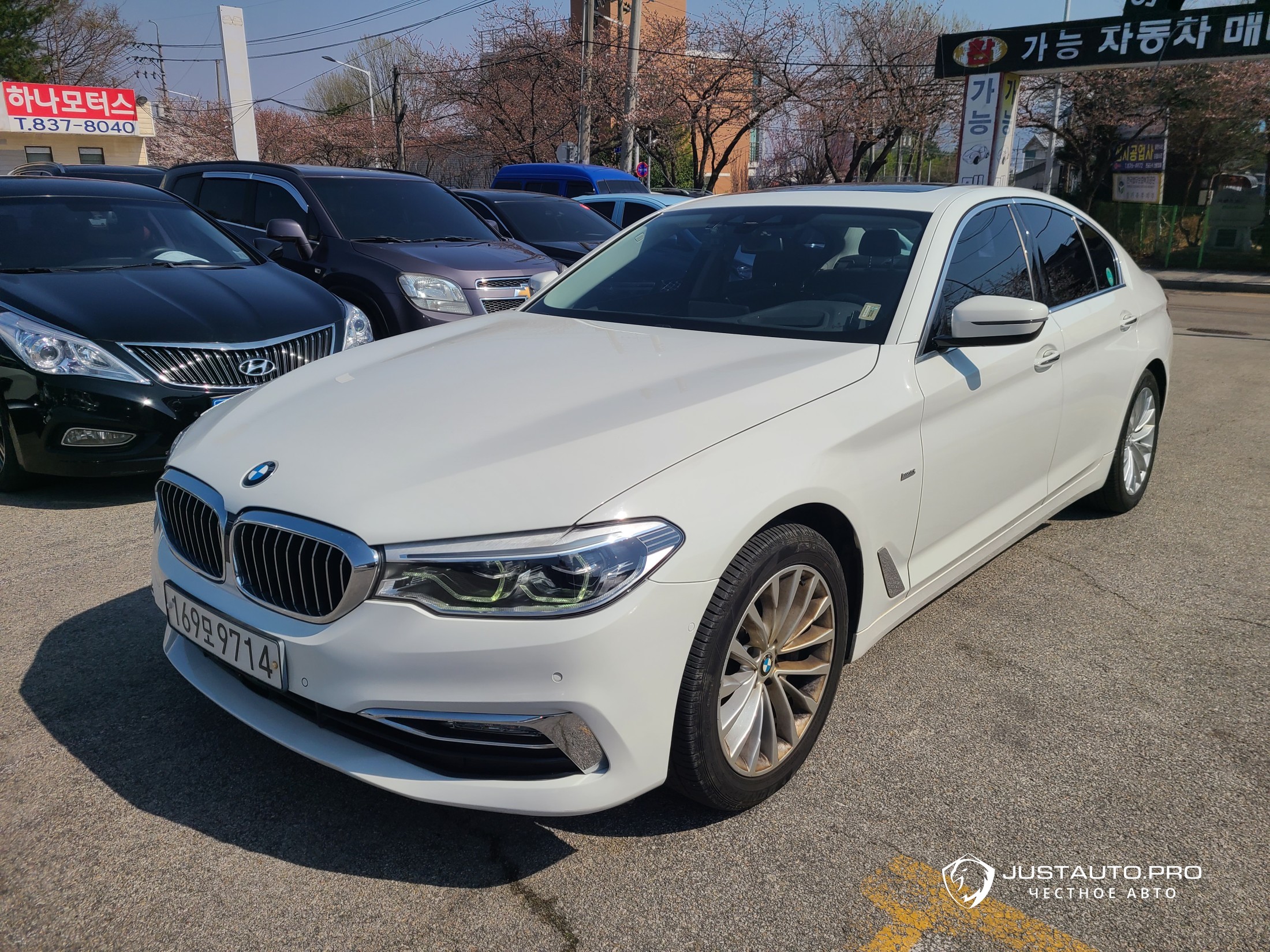 Автомобиль BMW 5-Series