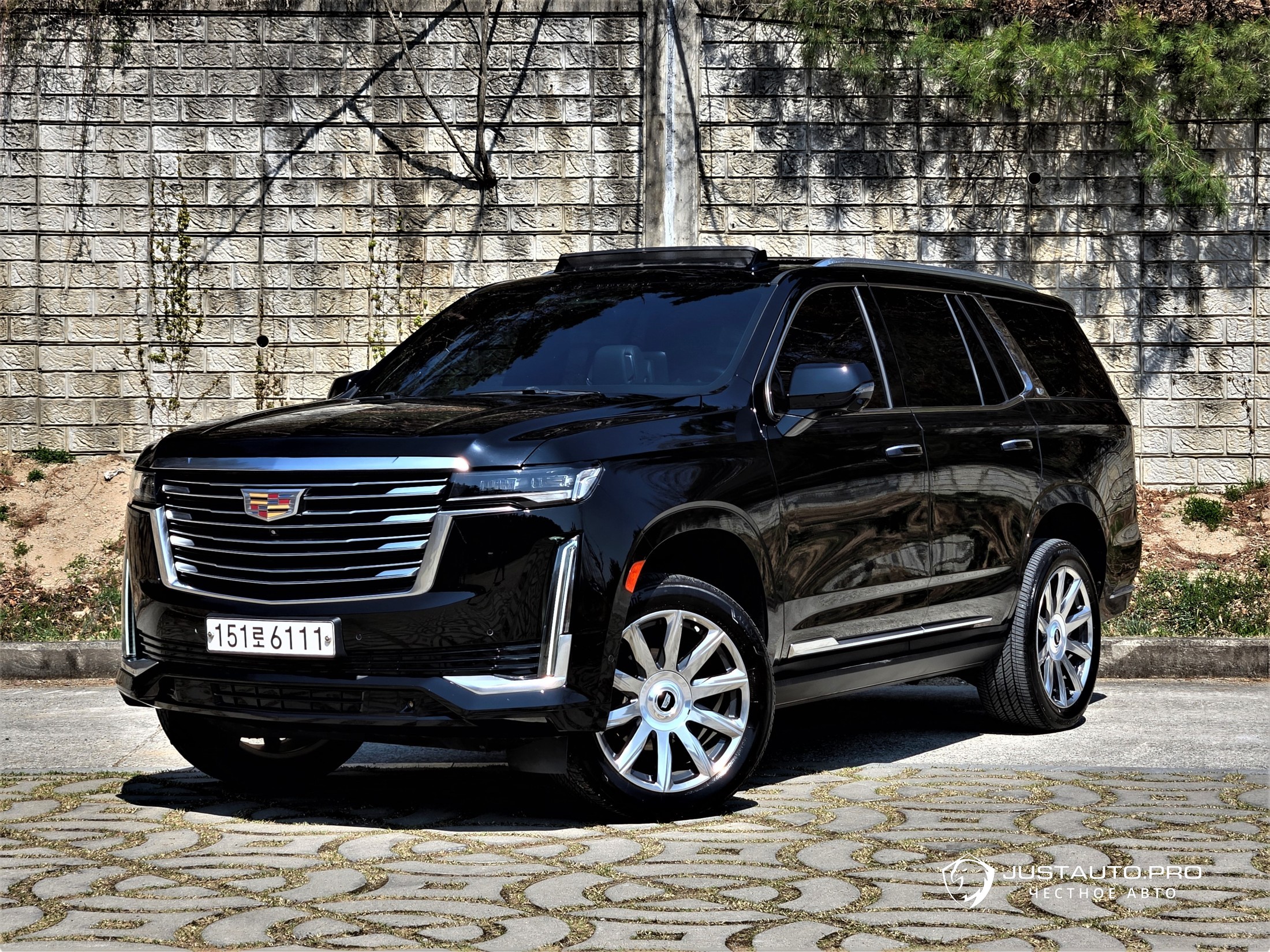 Автомобиль Cadillac Escalade