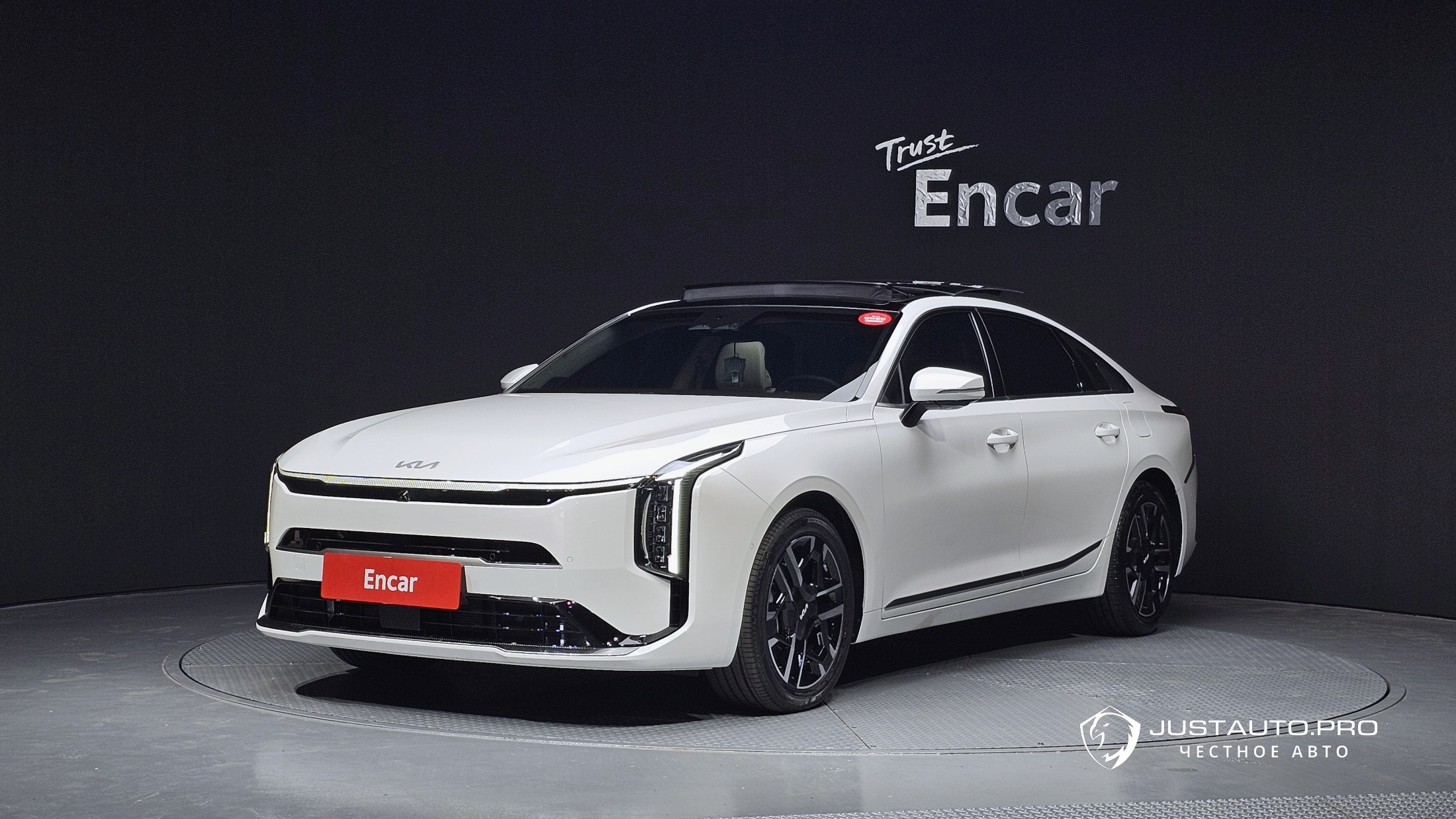 Автомобиль Kia K8