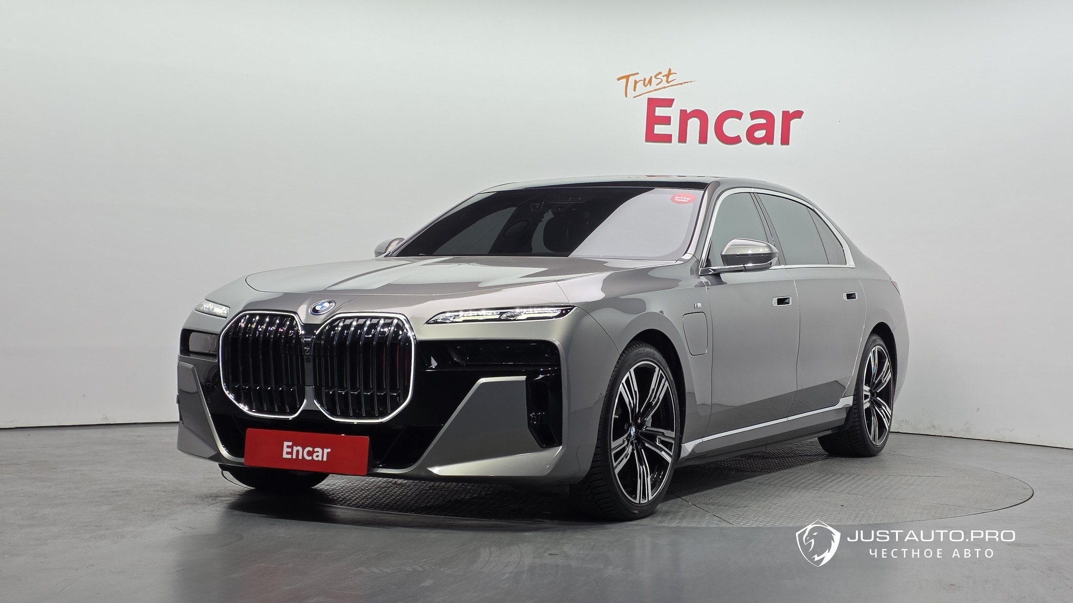 Автомобиль BMW 7-Series