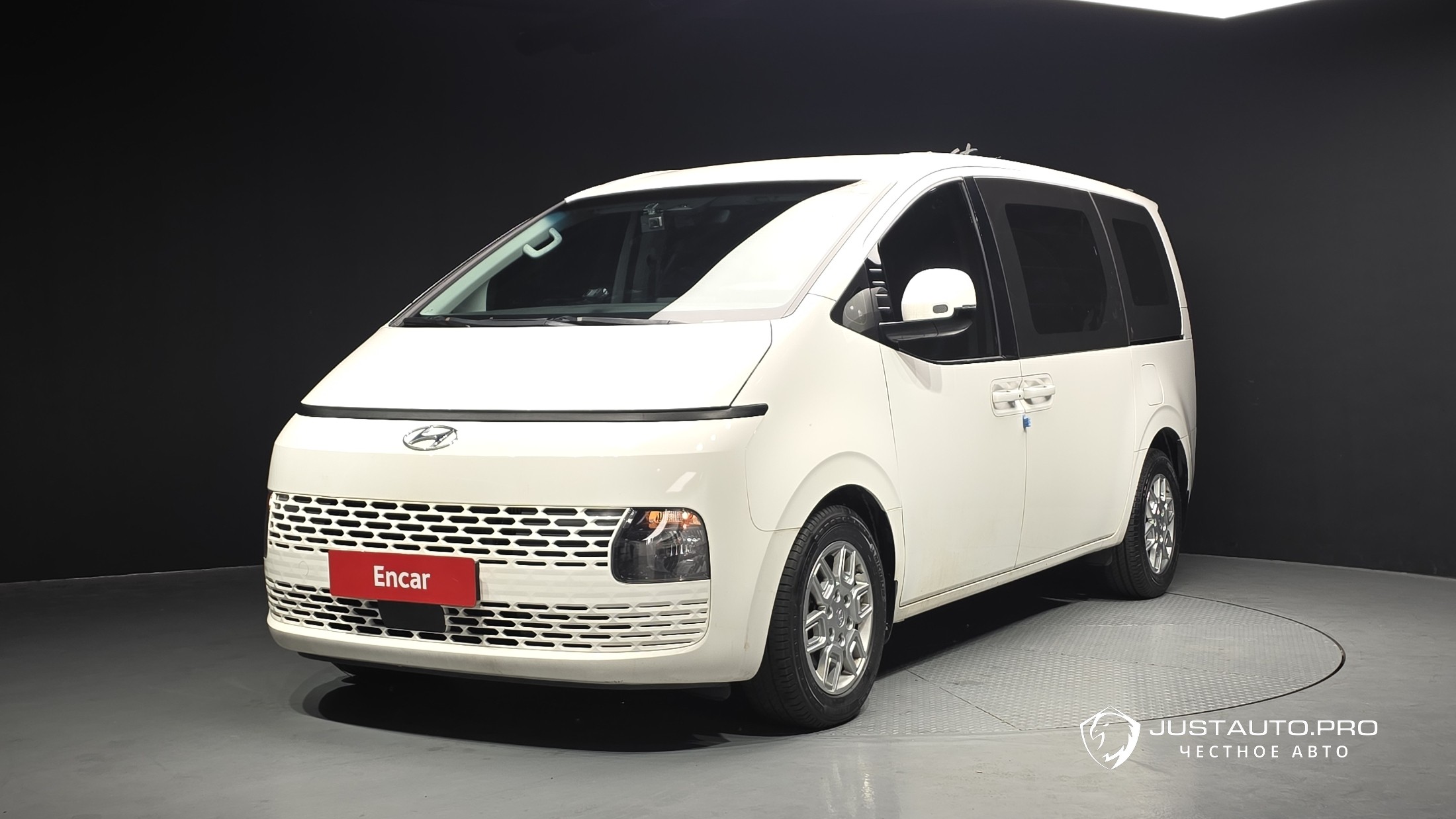 Автомобиль Hyundai Staria