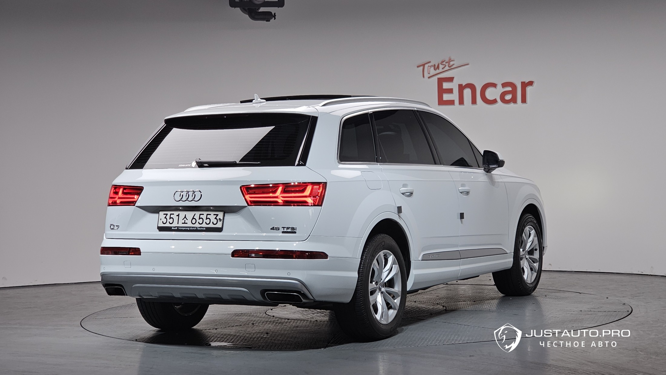 Автомобиль Audi Q7