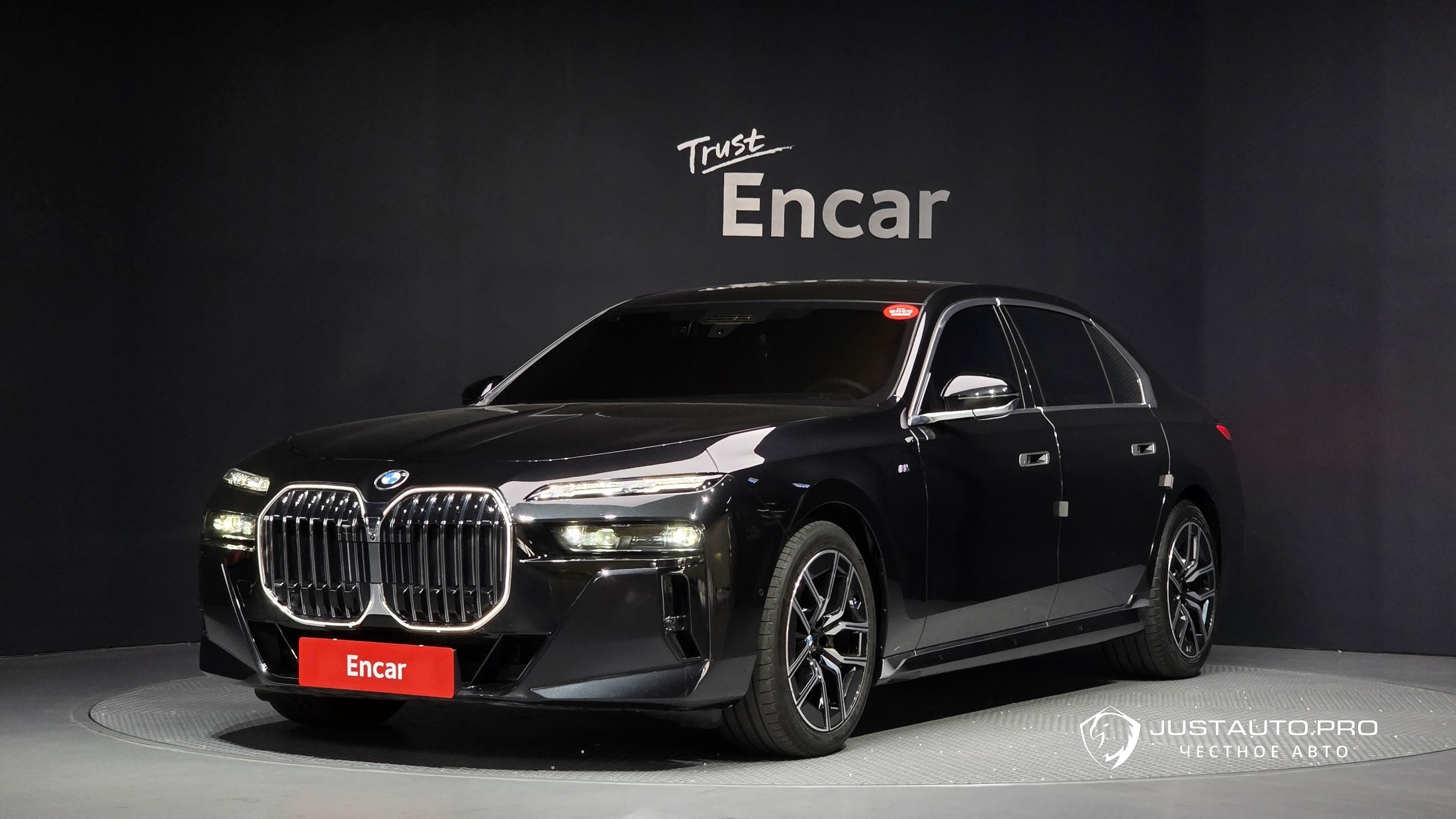 Автомобиль BMW 7-Series