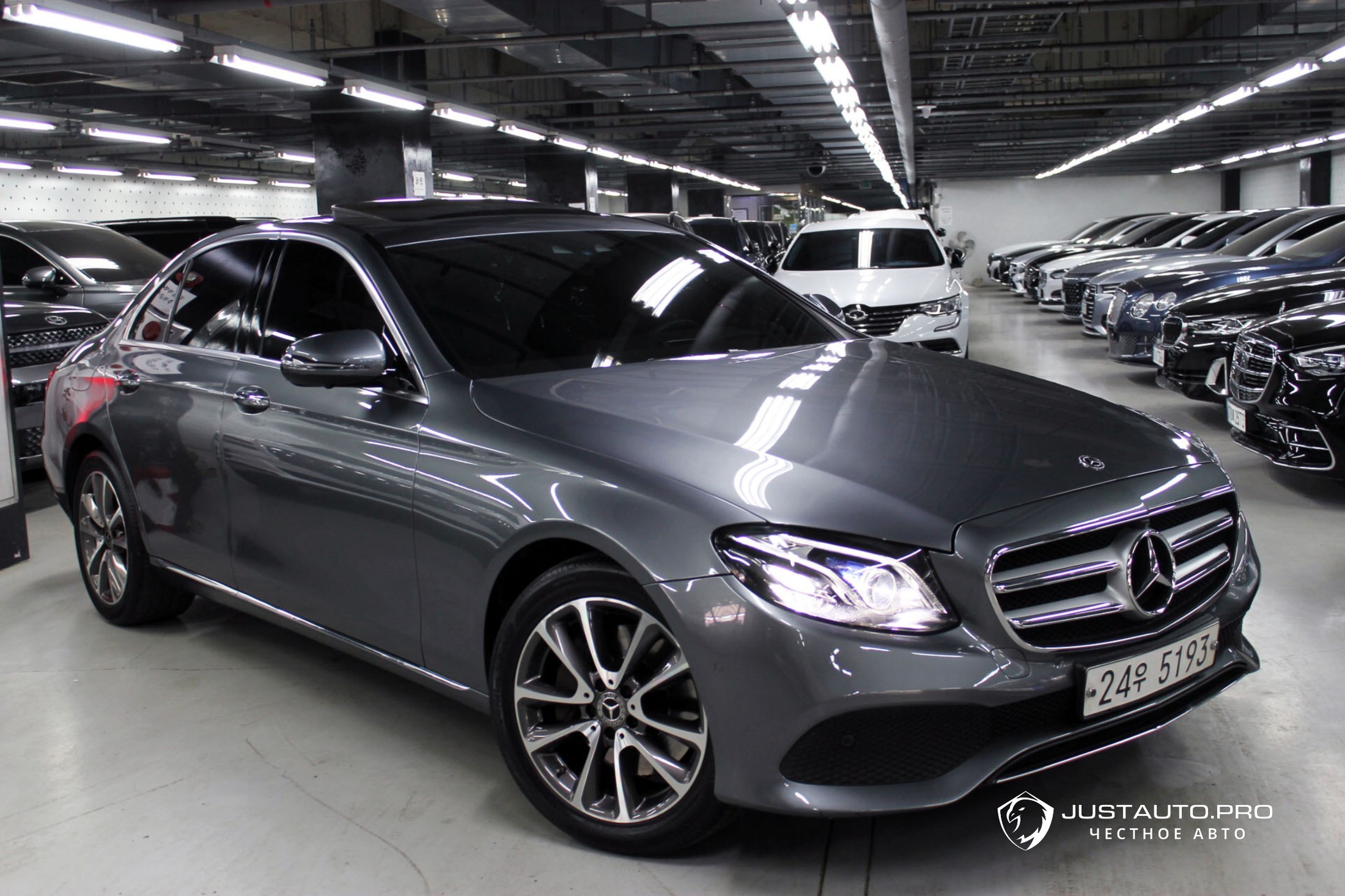 Автомобиль Mercedes-Benz E-Class