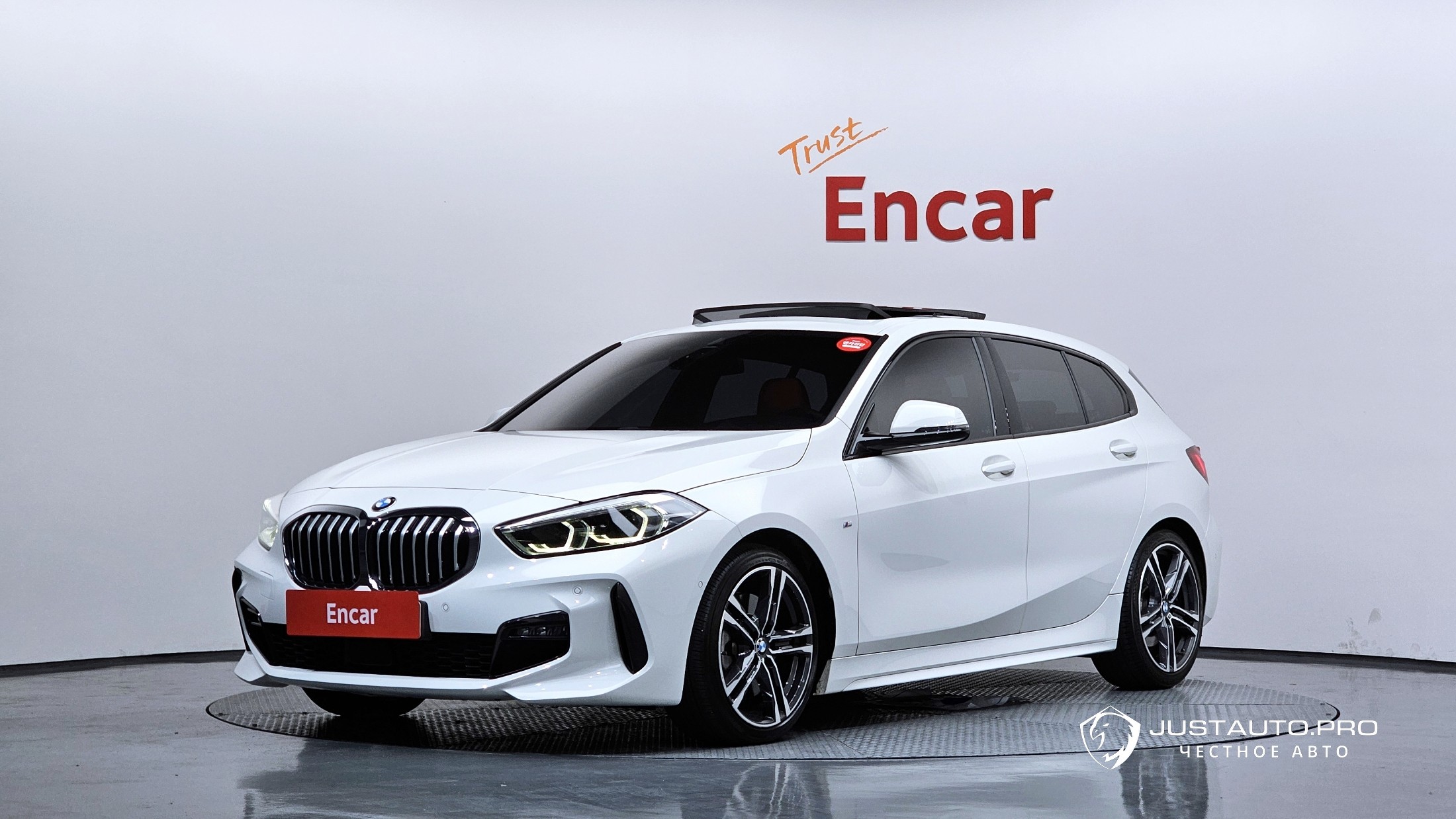 Автомобиль BMW 1-Series