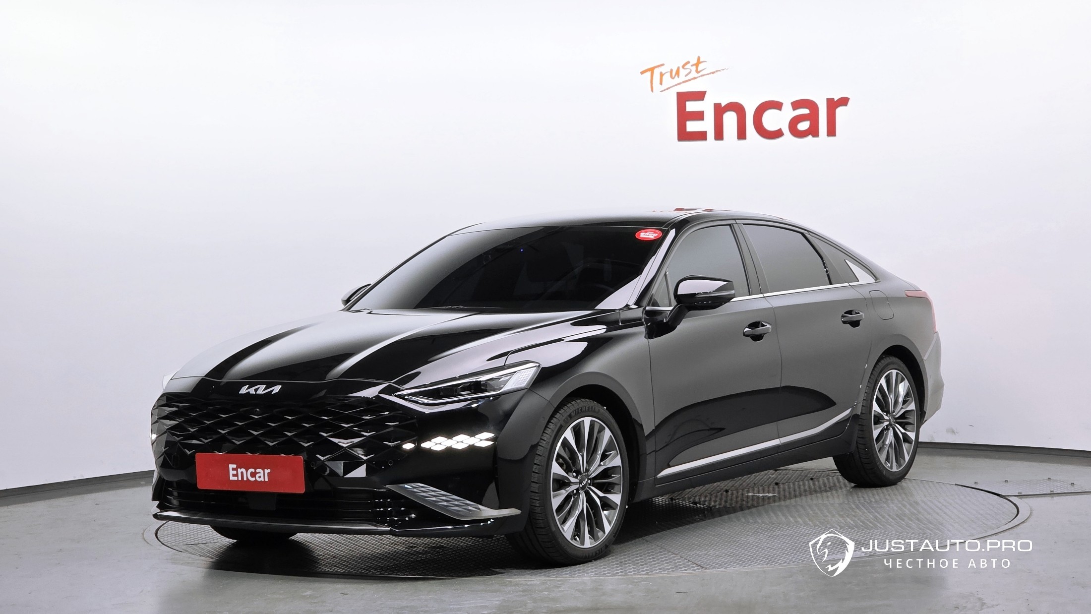 Автомобиль Kia K8