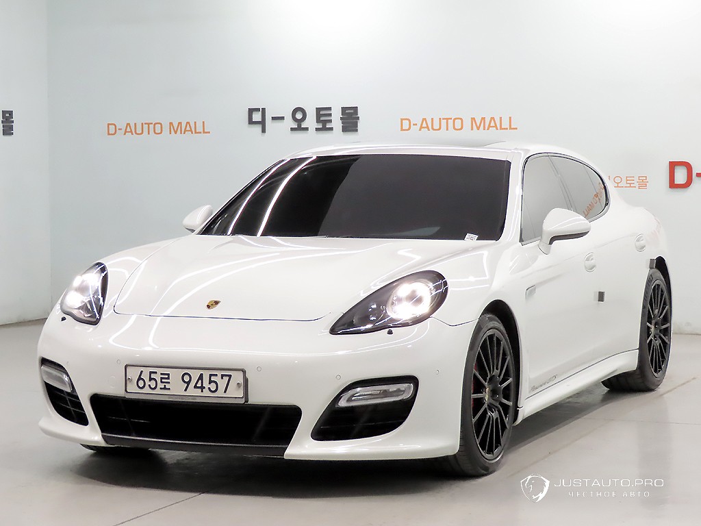 Автомобиль Porsche Panamera