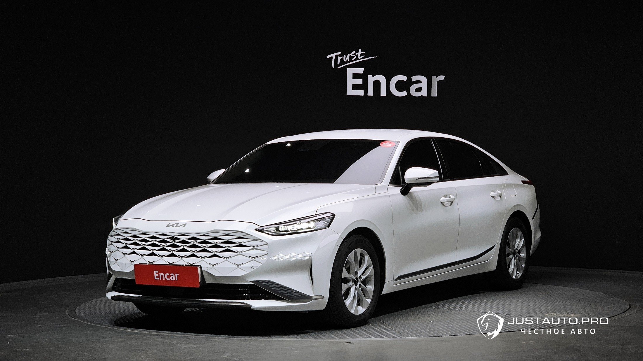 Автомобиль Kia K8