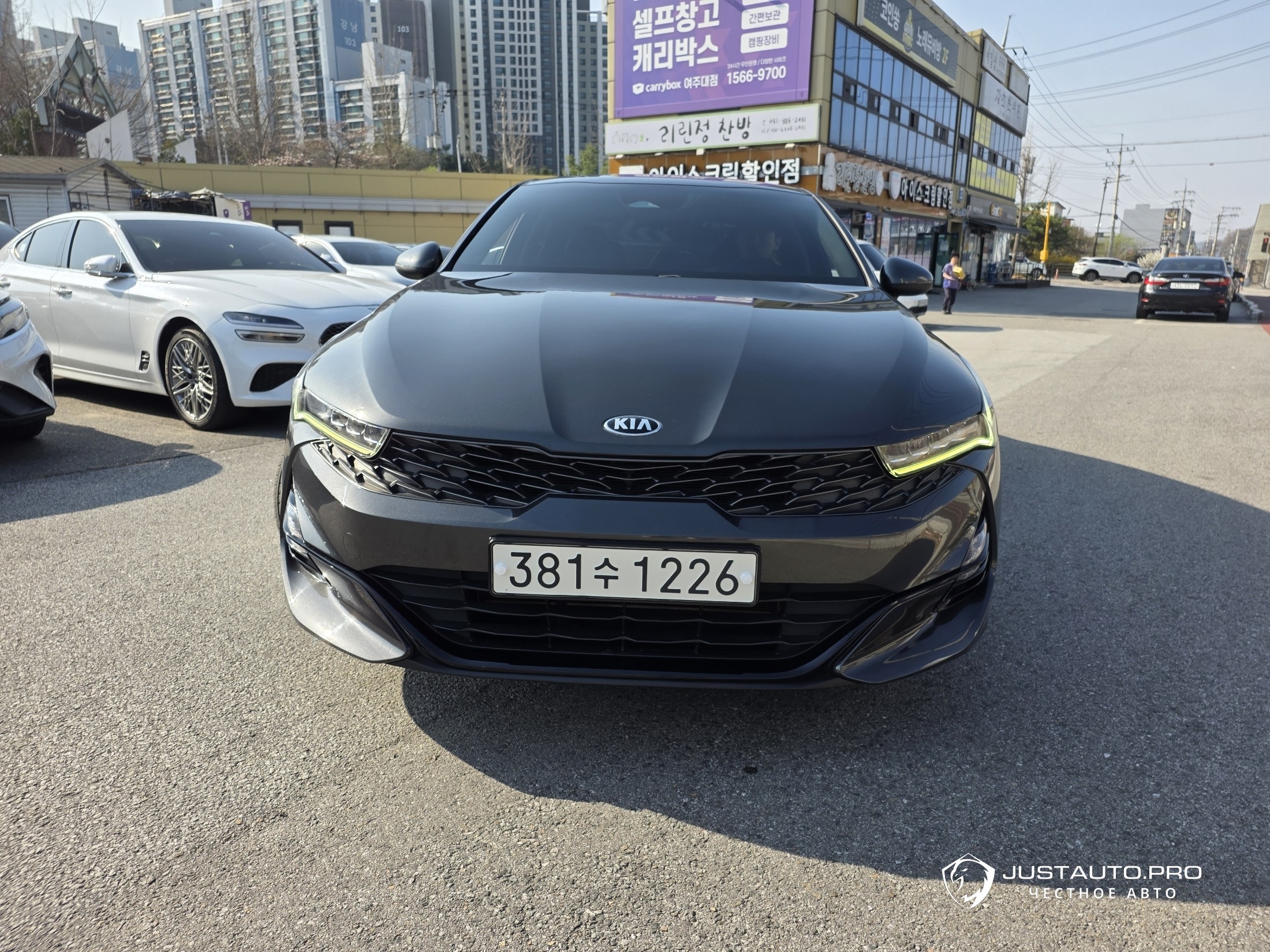 Автомобиль Kia K5