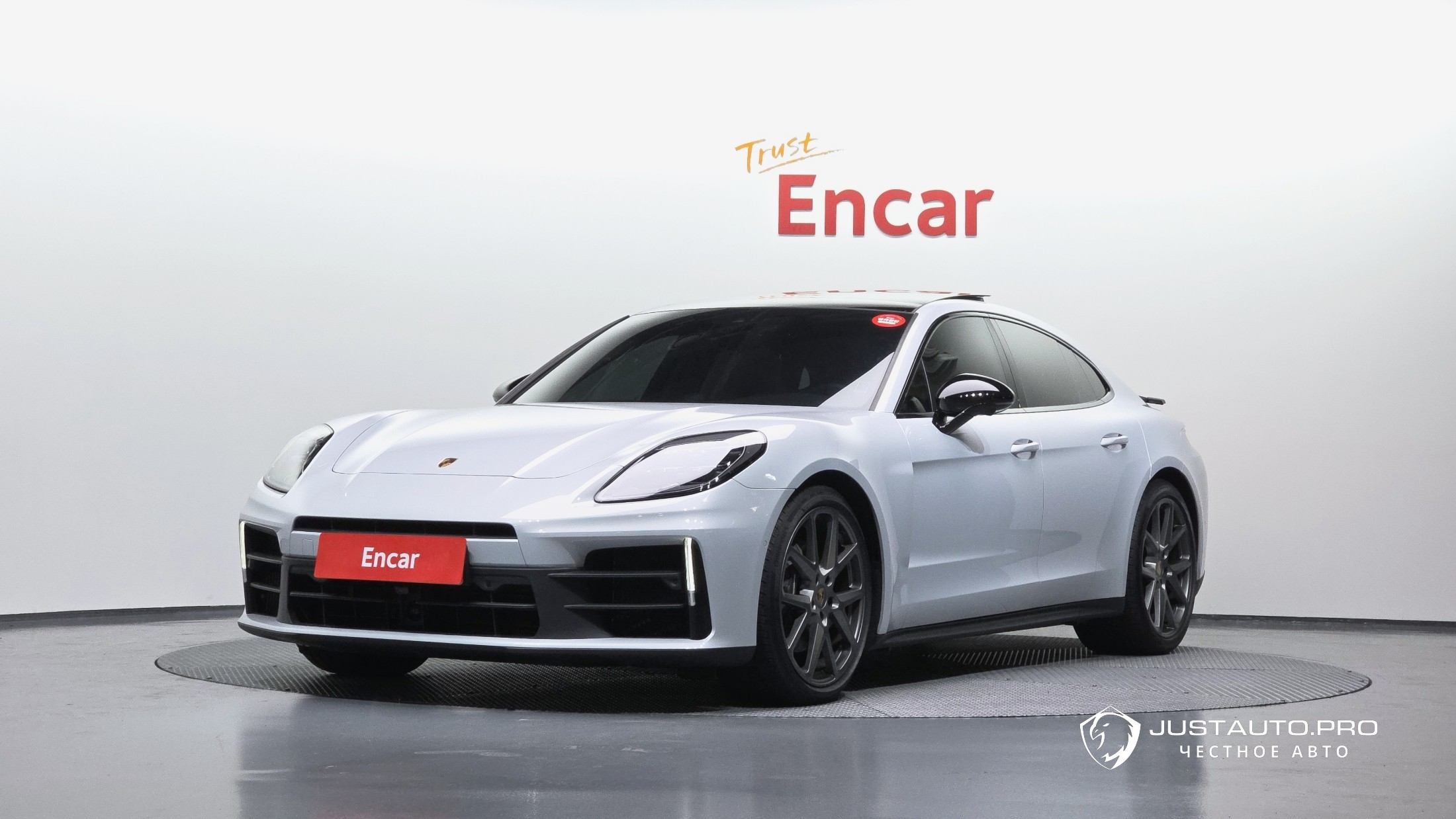 Автомобиль Porsche Panamera