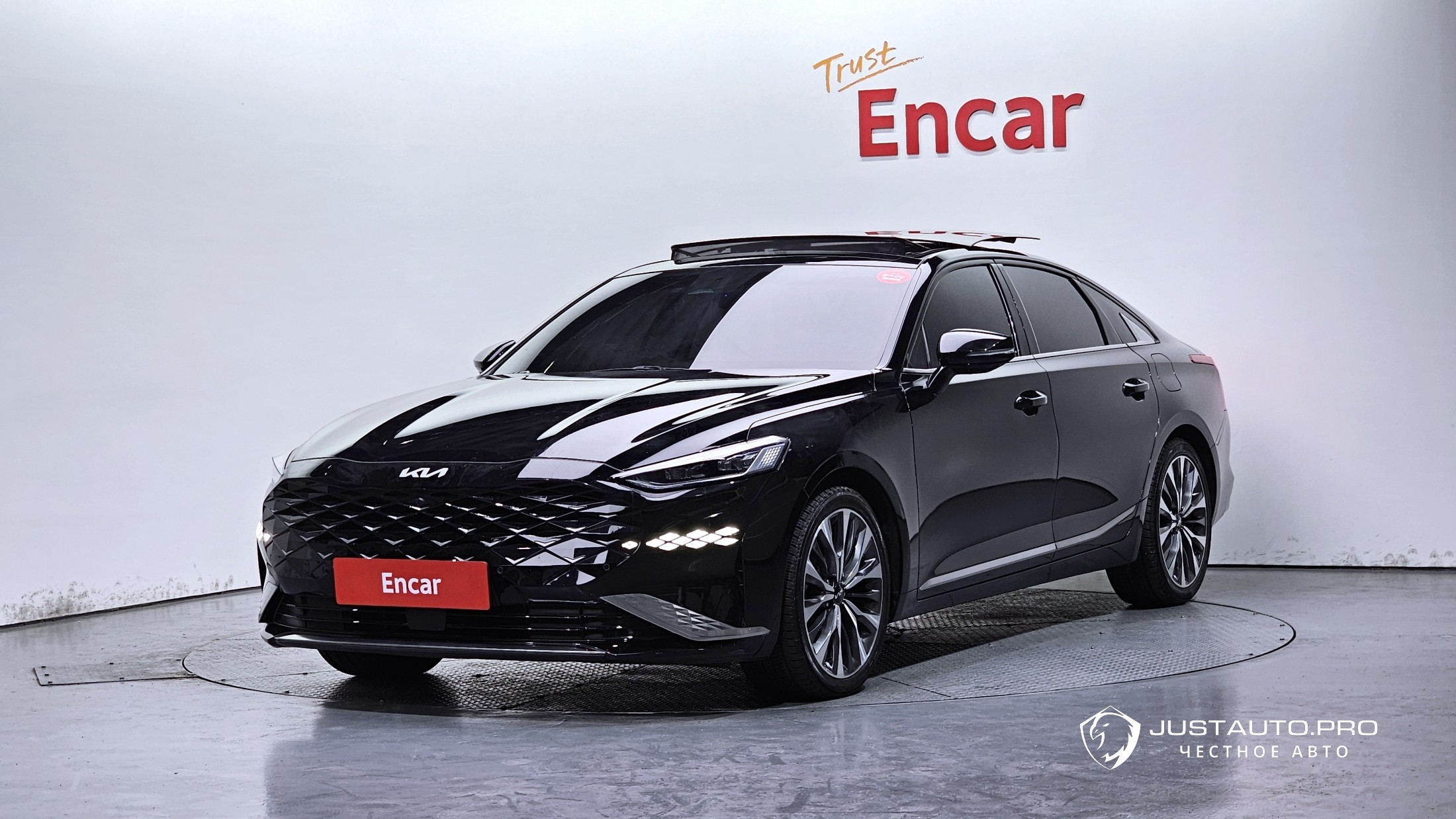 Автомобиль Kia K8
