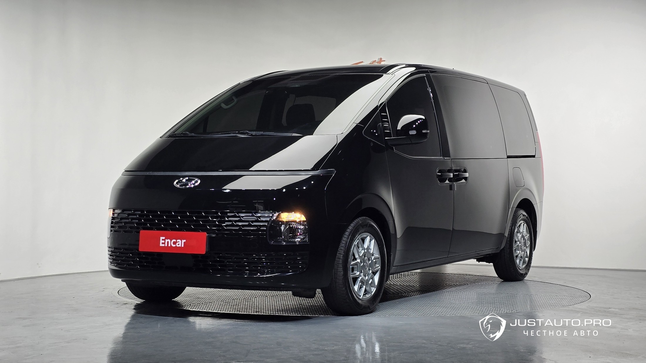 Автомобиль Hyundai Staria
