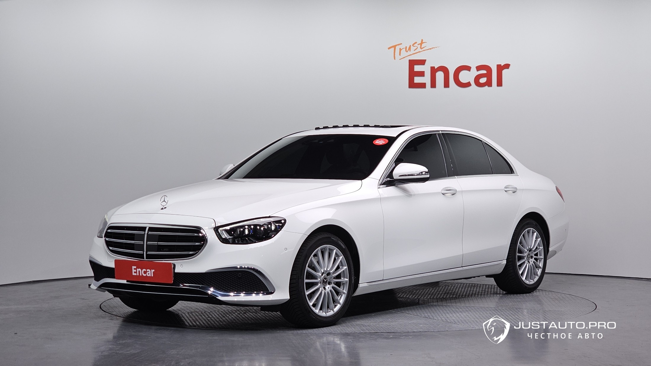 Автомобиль Mercedes-Benz E-Class