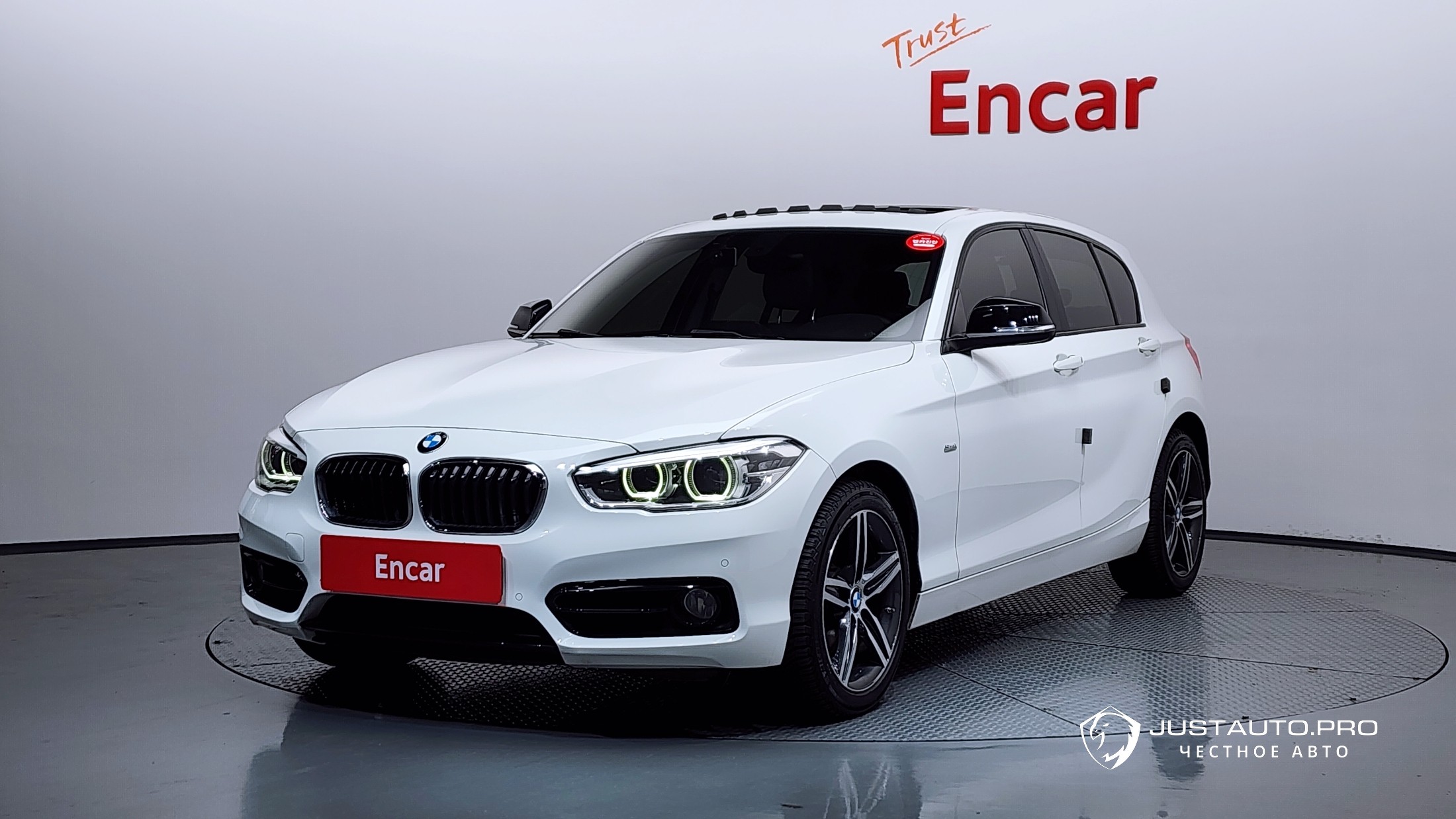 Автомобиль BMW 1-Series