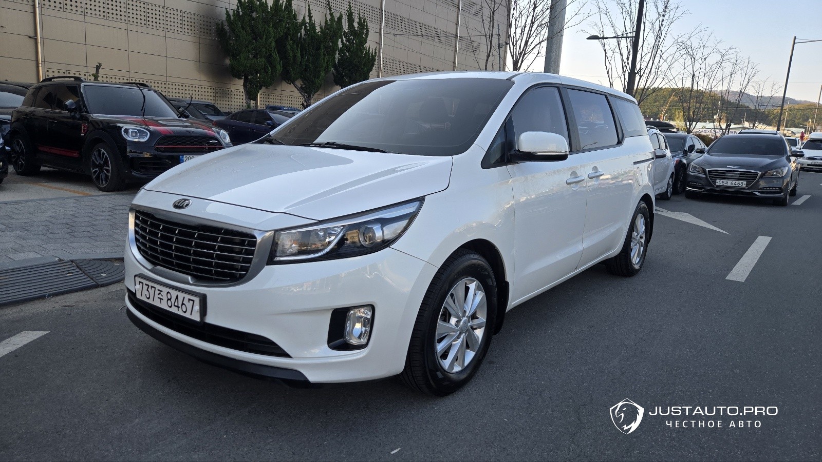 Автомобиль Kia Canival