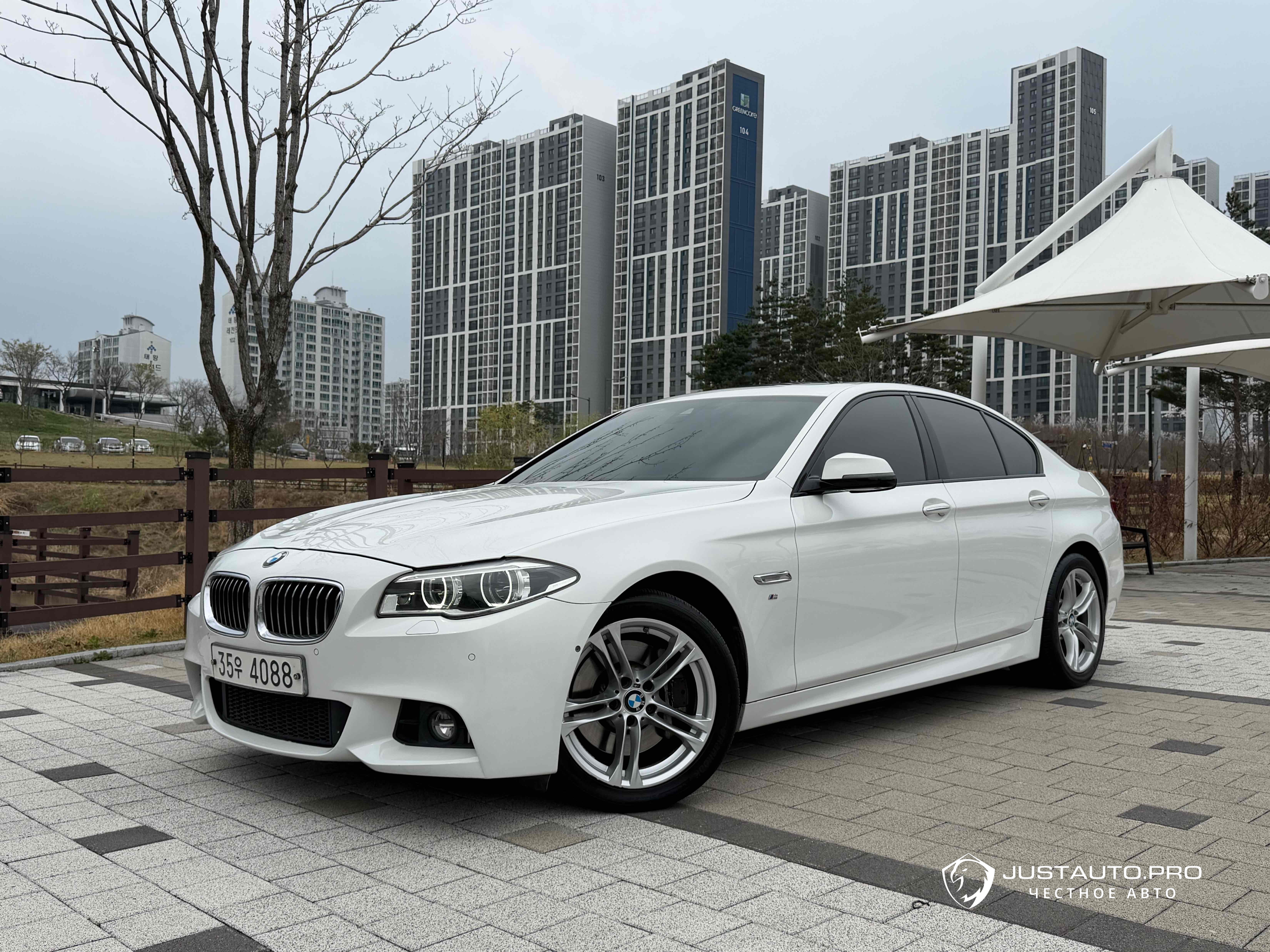Автомобиль BMW 5-Series