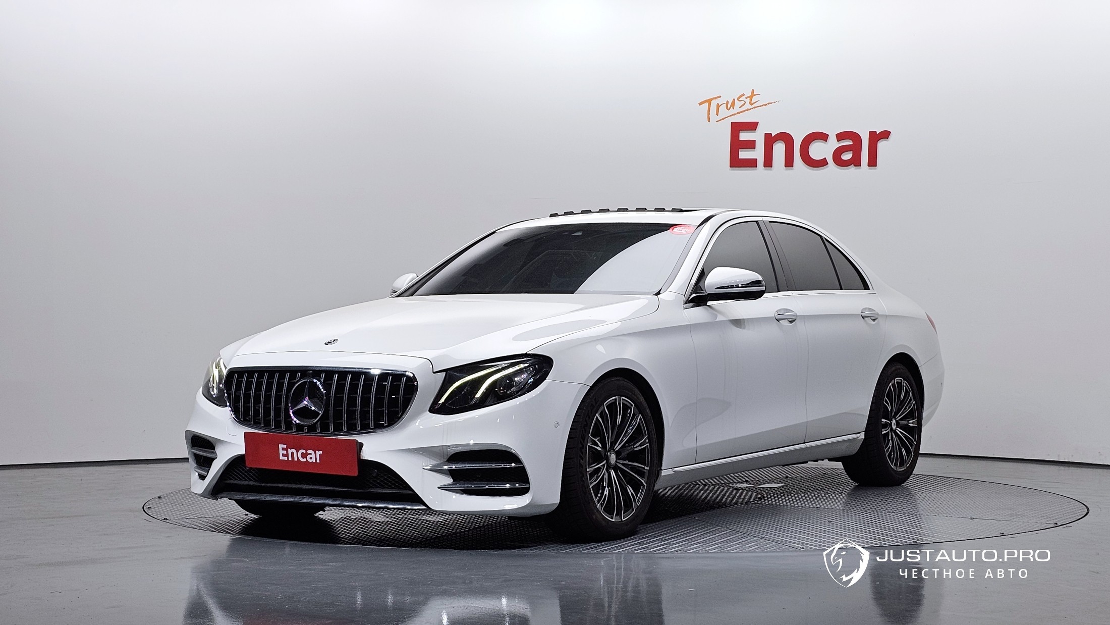 Автомобиль Mercedes-Benz E-Class