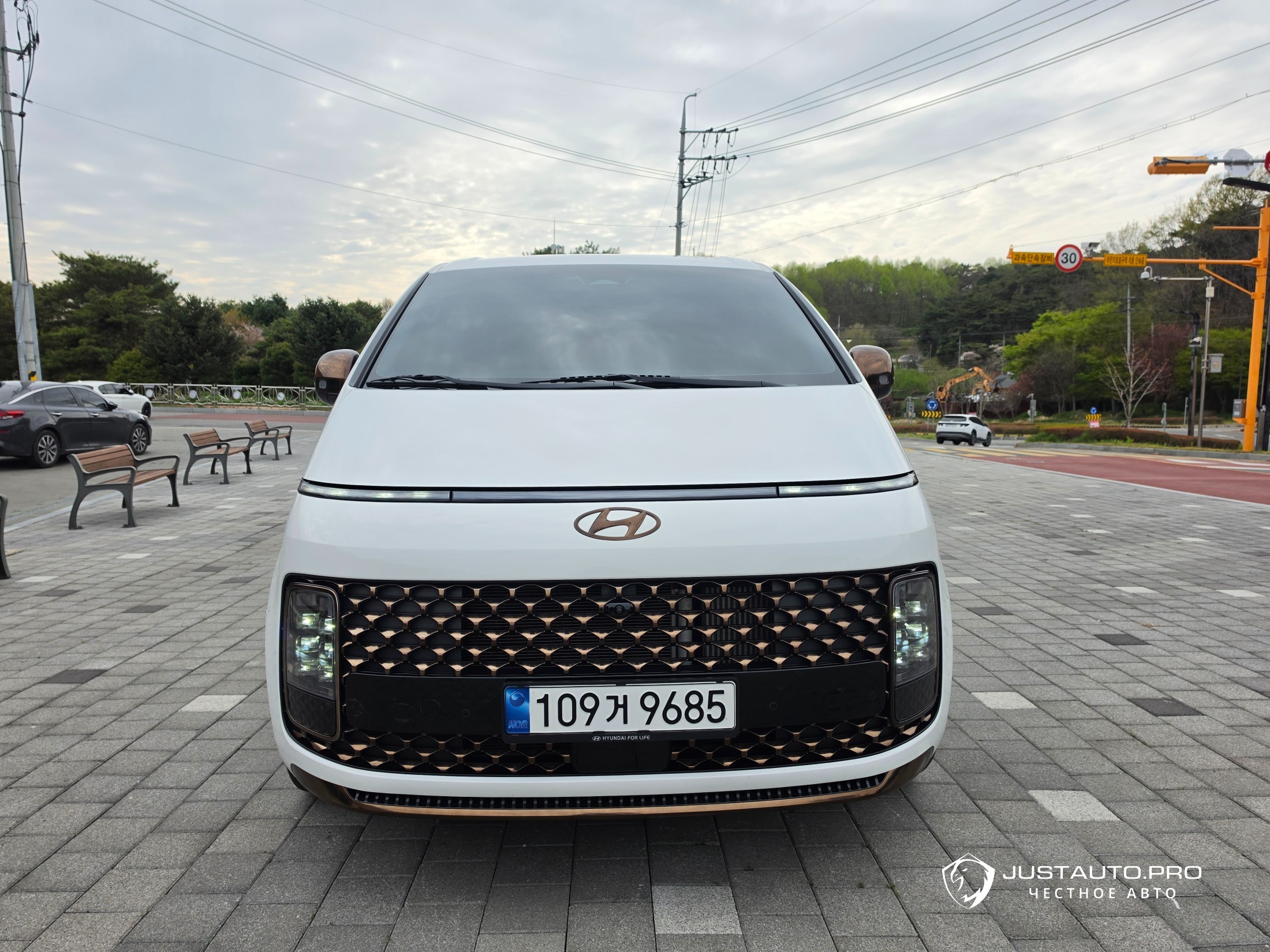 Автомобиль Hyundai Staria