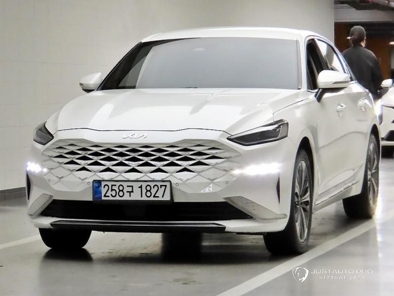Автомобиль Kia K8