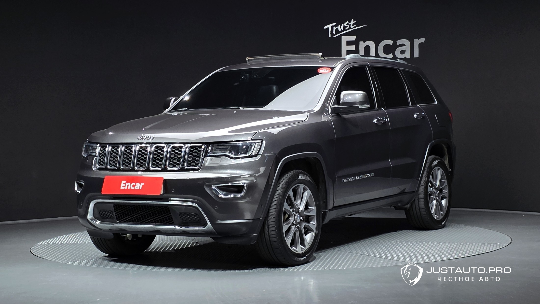 Автомобиль Jeep Cherokee
