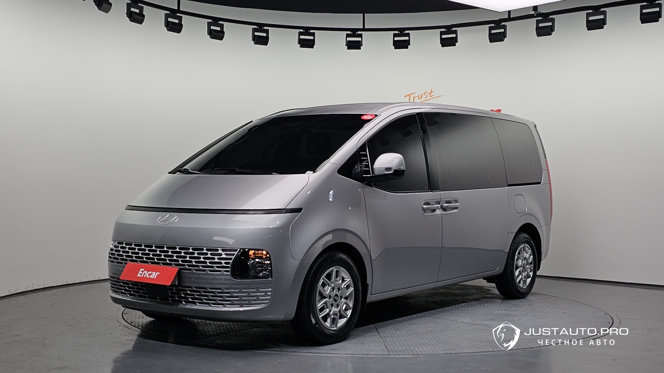 Автомобиль Hyundai Staria
