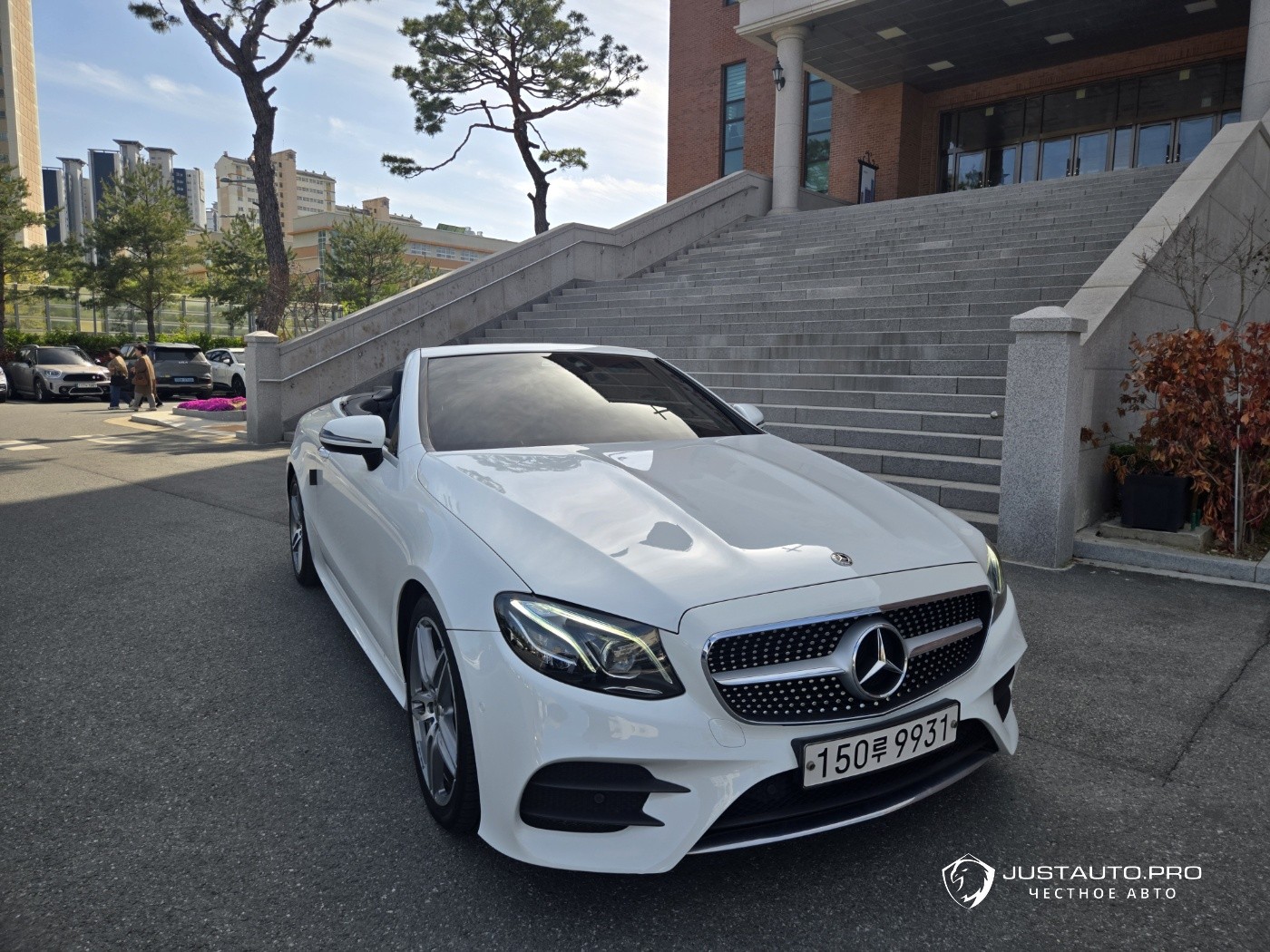 Автомобиль Mercedes-Benz E-Class
