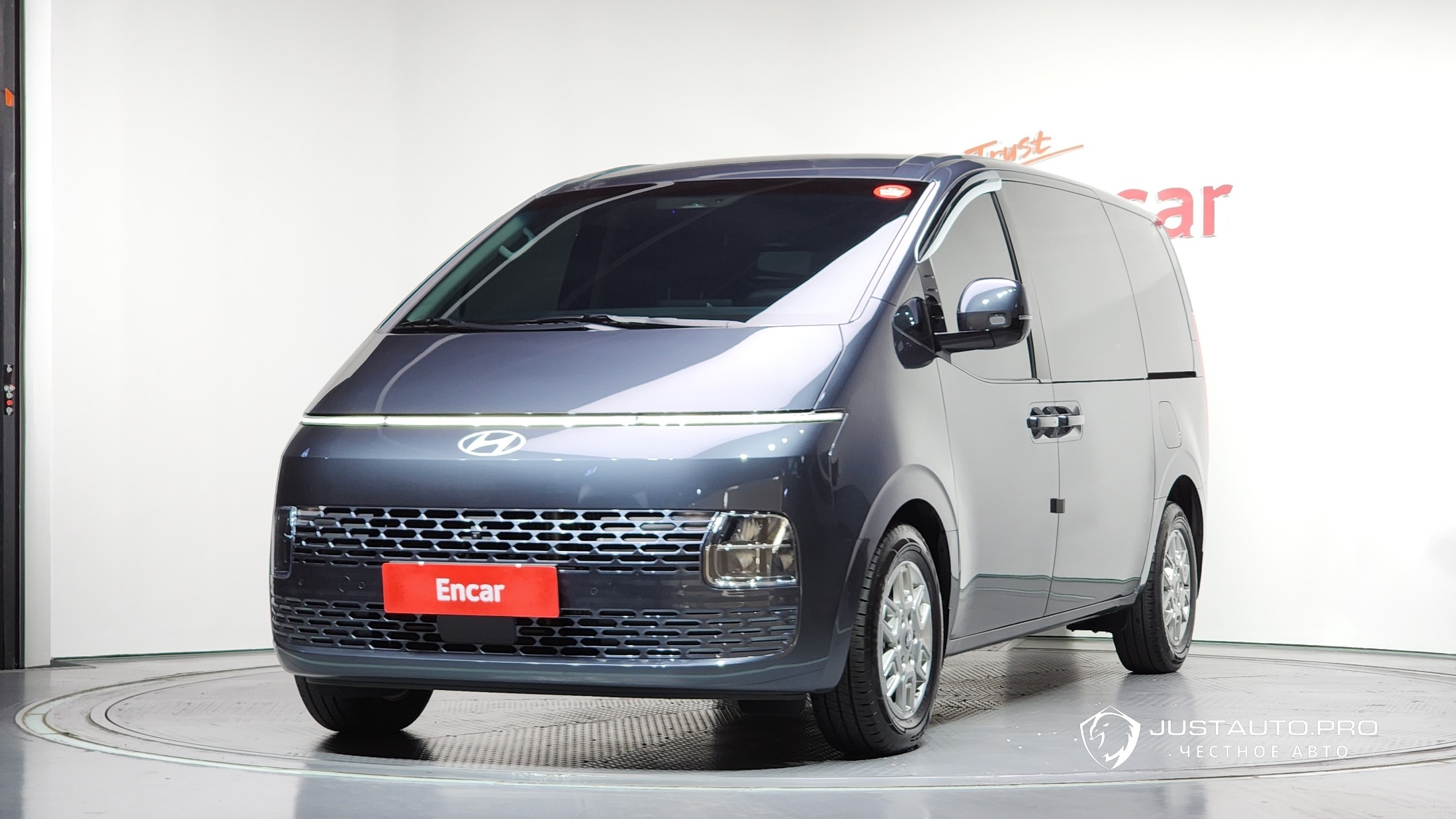 Автомобиль Hyundai Staria