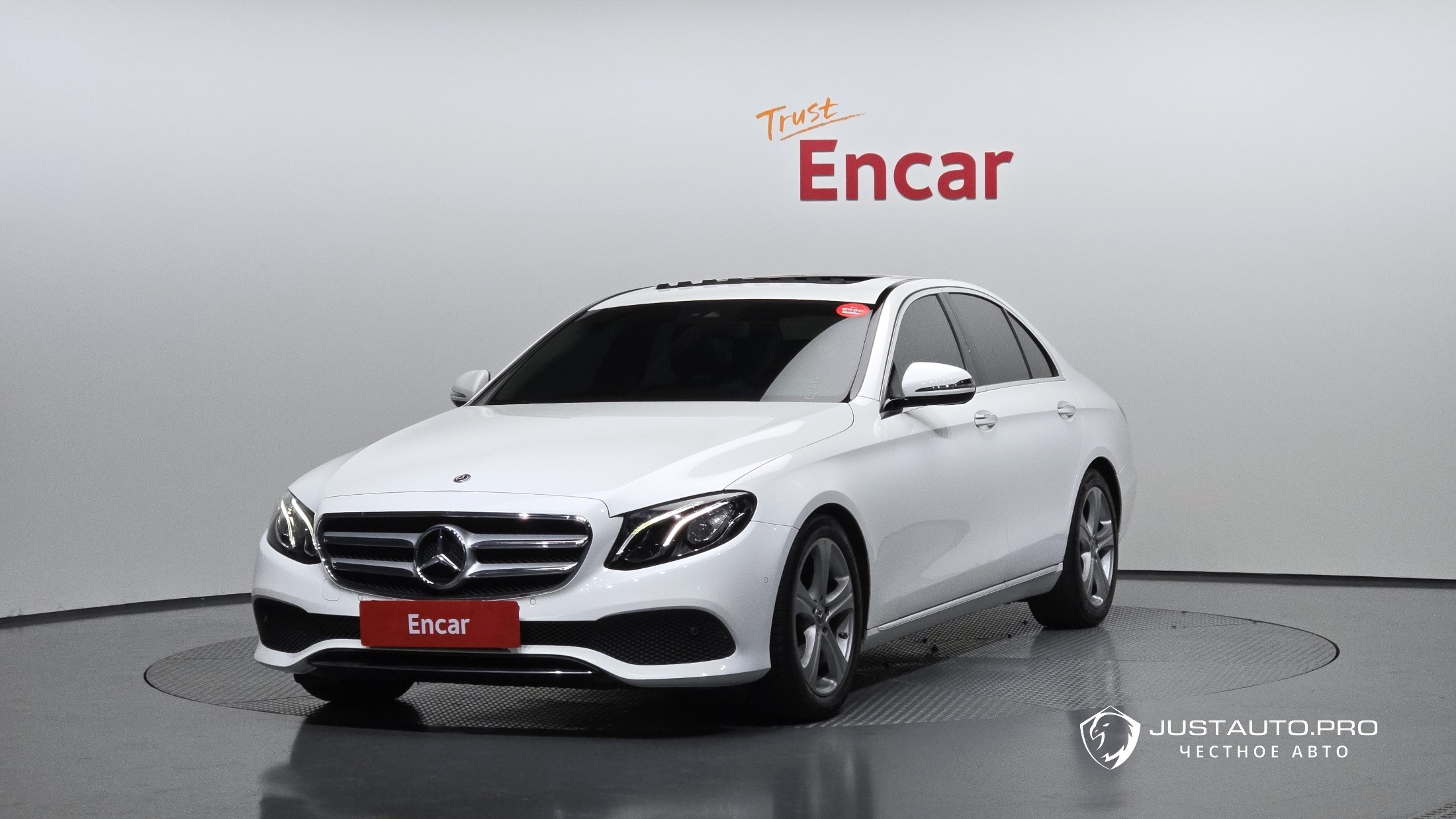 Автомобиль Mercedes-Benz E-Class