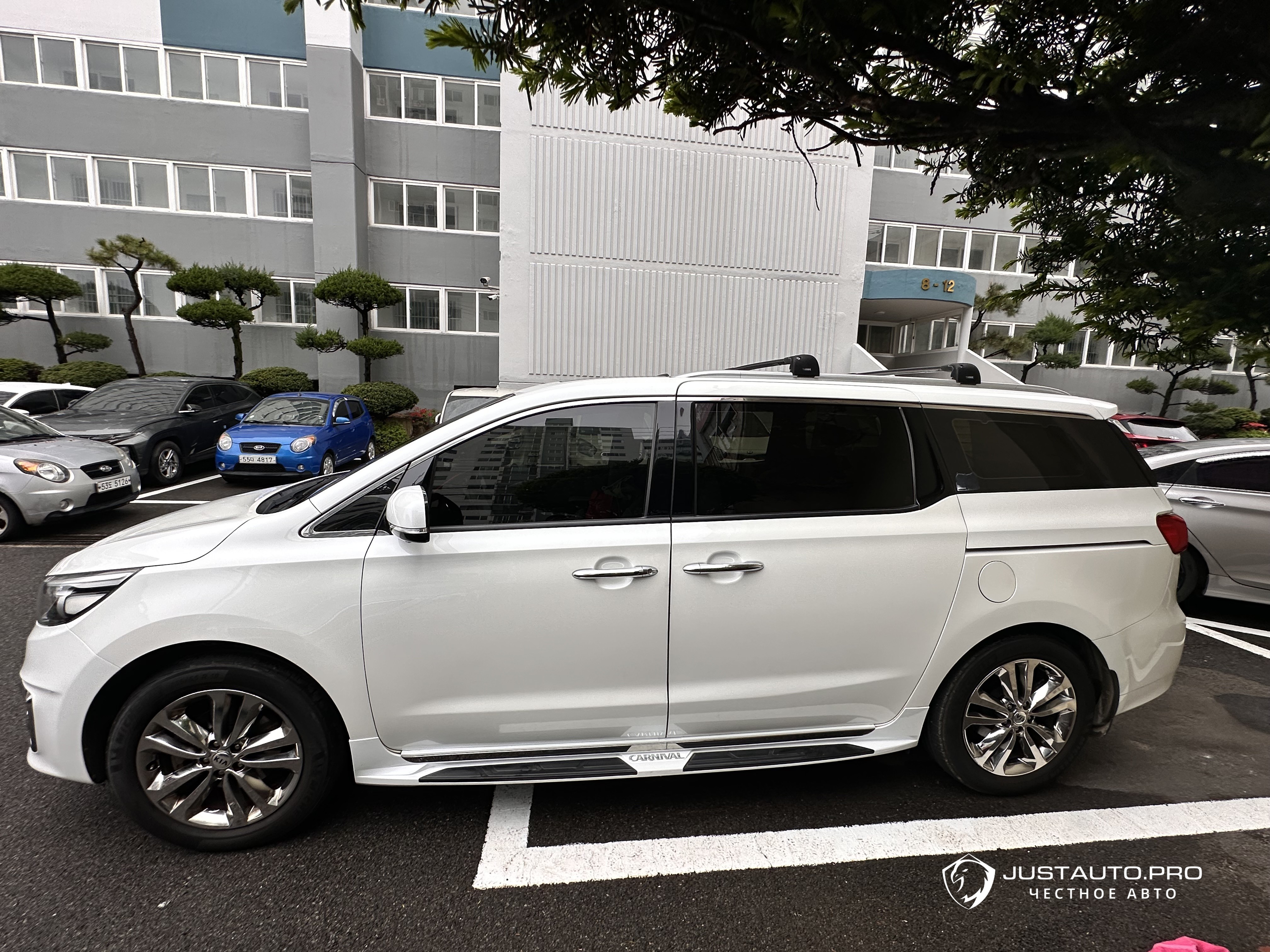 Автомобиль Kia Canival